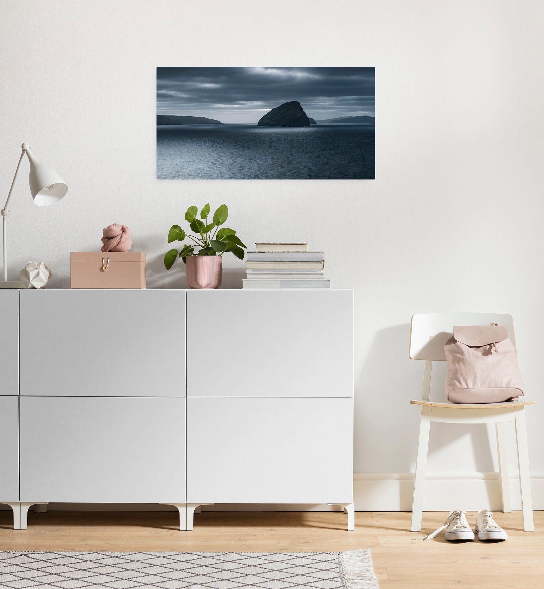 Komar Leinwandbild 'Silver Sea - Größe 60 x 30 cm' Baum Berge Blumen Blätter Foto Jahreszeiten Landschaft Meer Natur Palmen Strand Packung, 1 Stk. tlg. Keilrahmenbild mi Echtholzrahmen