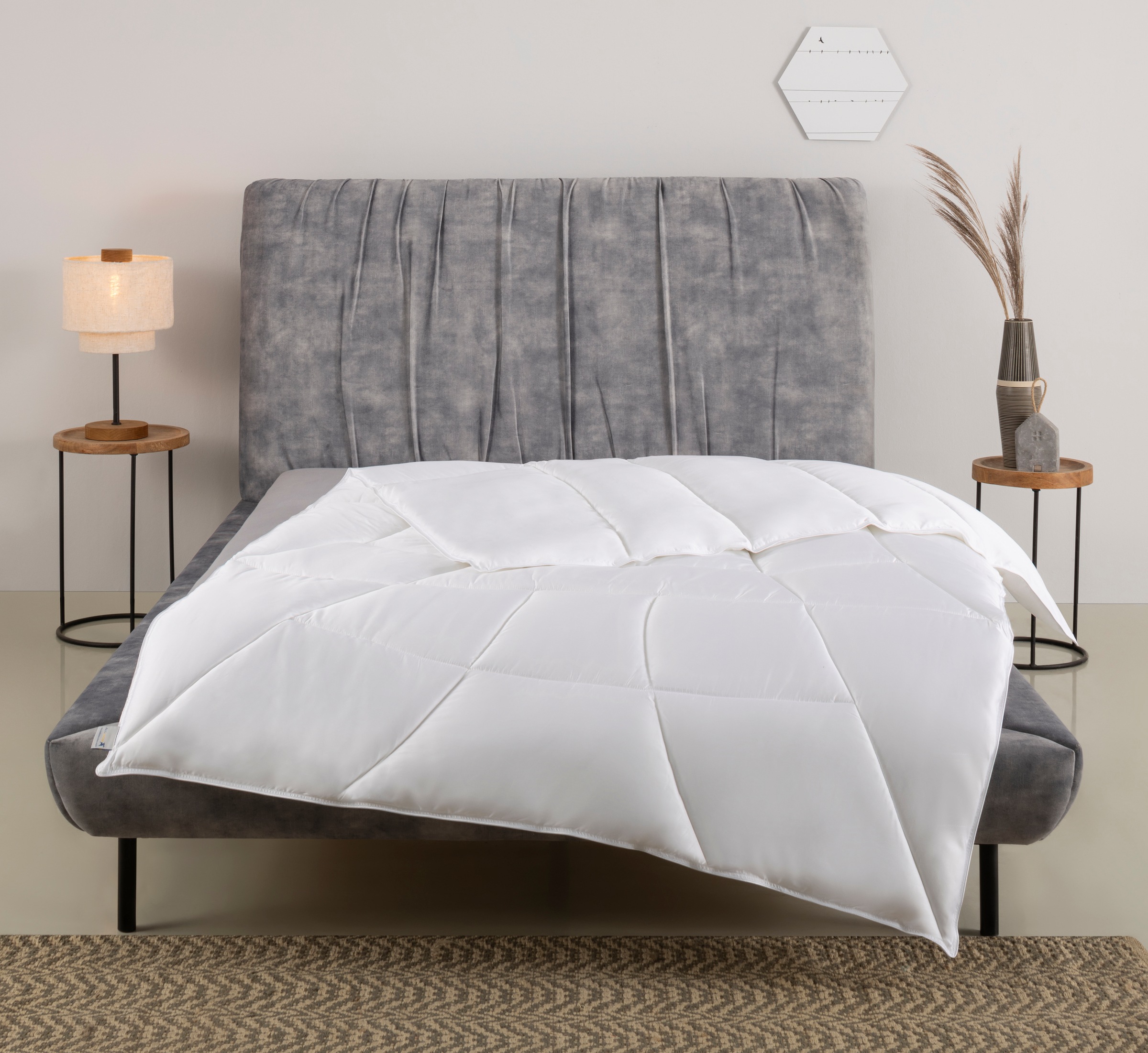 Älgdröm Kunstfaserbettdecke 'Lotus, Bettdecke 135x200 cm, 155x220 cm und weiteren Größen, Winter' 4-Jahreszeiten Füllung 100% Polyester 1 Stk. tlg. Bettdecke, 4 Jahreszeiten, Decke für Hausstauballergiker geeignet