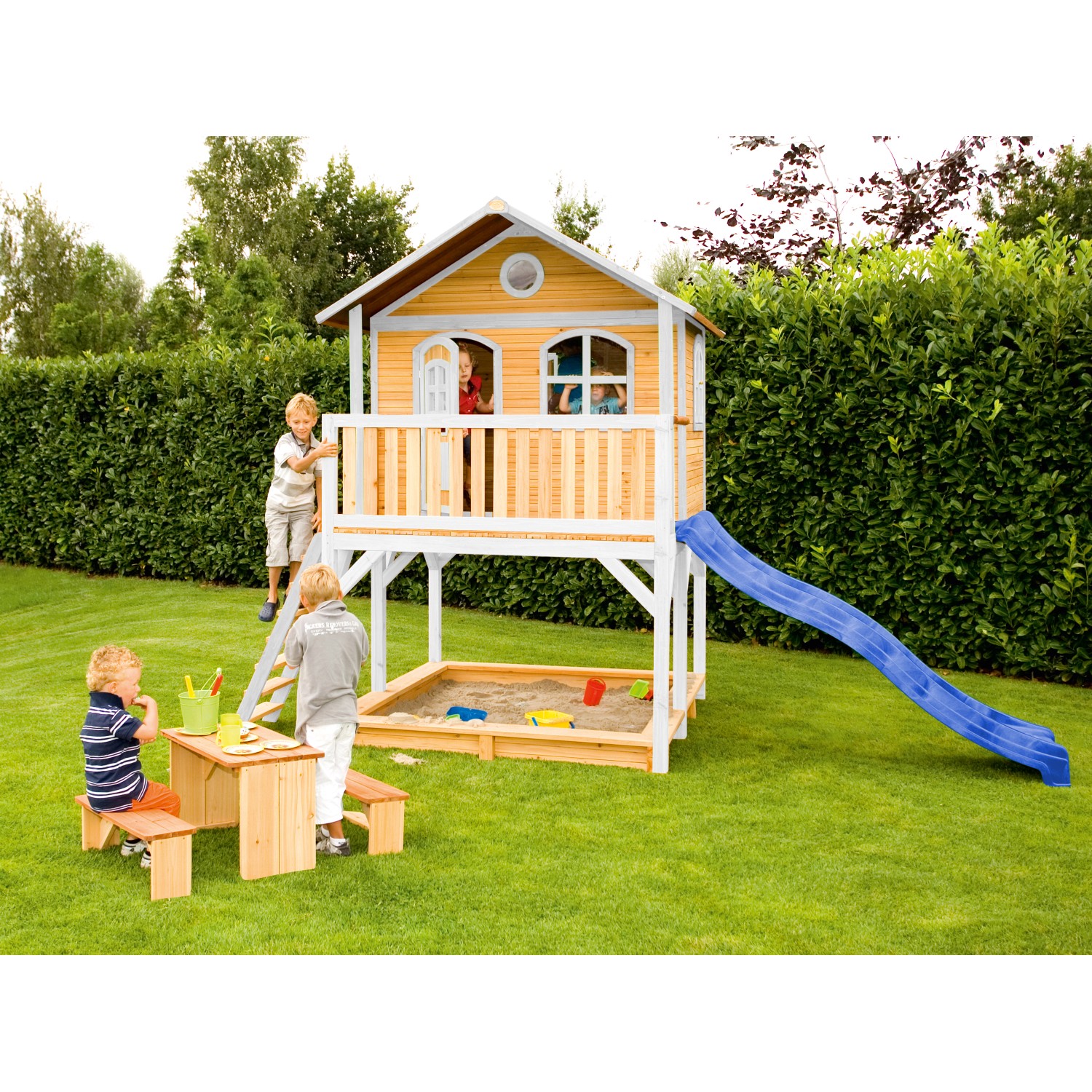 Axi Marc Spielhaus Braun - Weiß mit Blauer Rutsche 212 x 432 x 293 cm