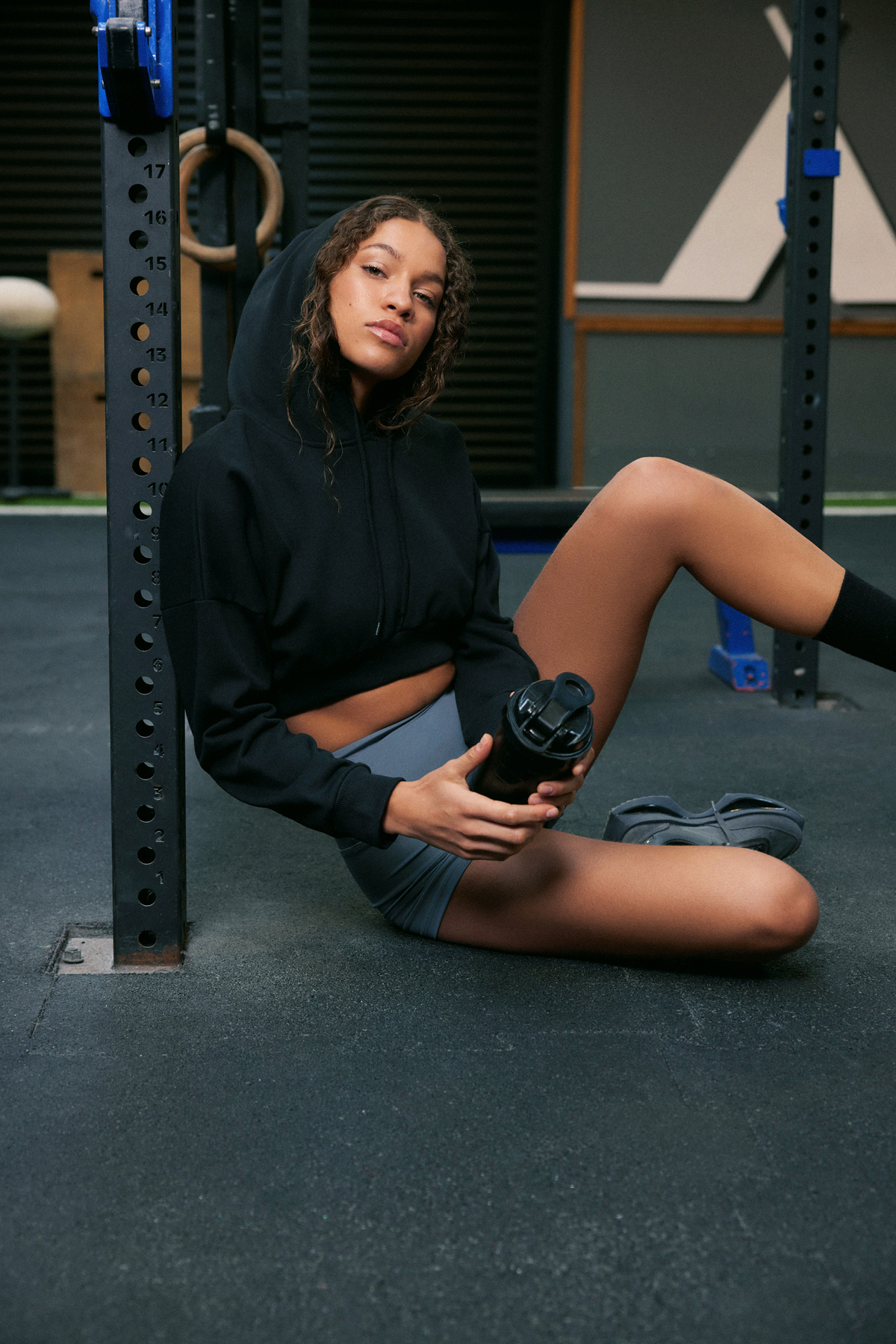 Trendyol Collection Schwarzes Crop-kapuzen-fleece-strick-sport-sweatshirt für Damen - XS