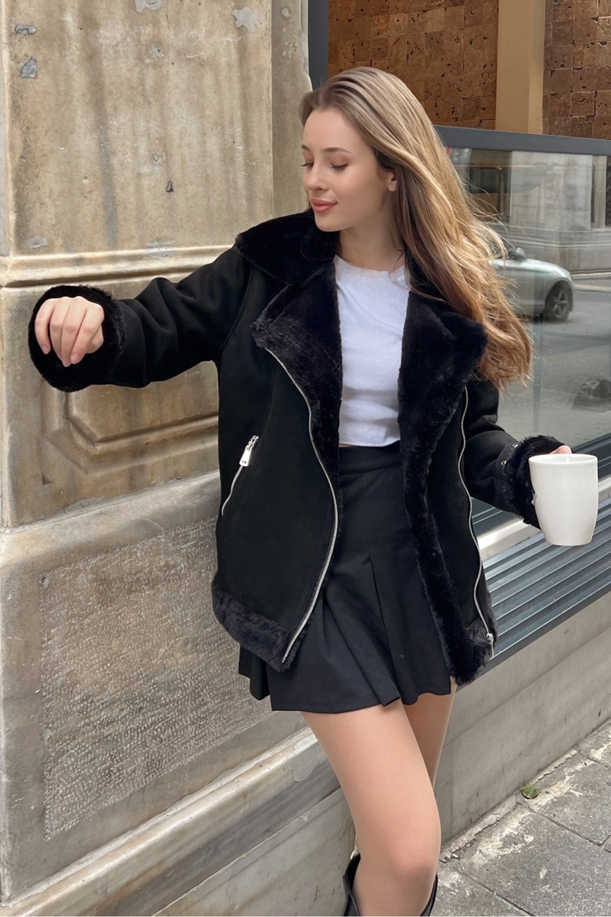 Bianco Lucci Mantel Aus Laminiertem Wildleder Mit Gürtelärmeln Und Fellspitzen für Damen - 38