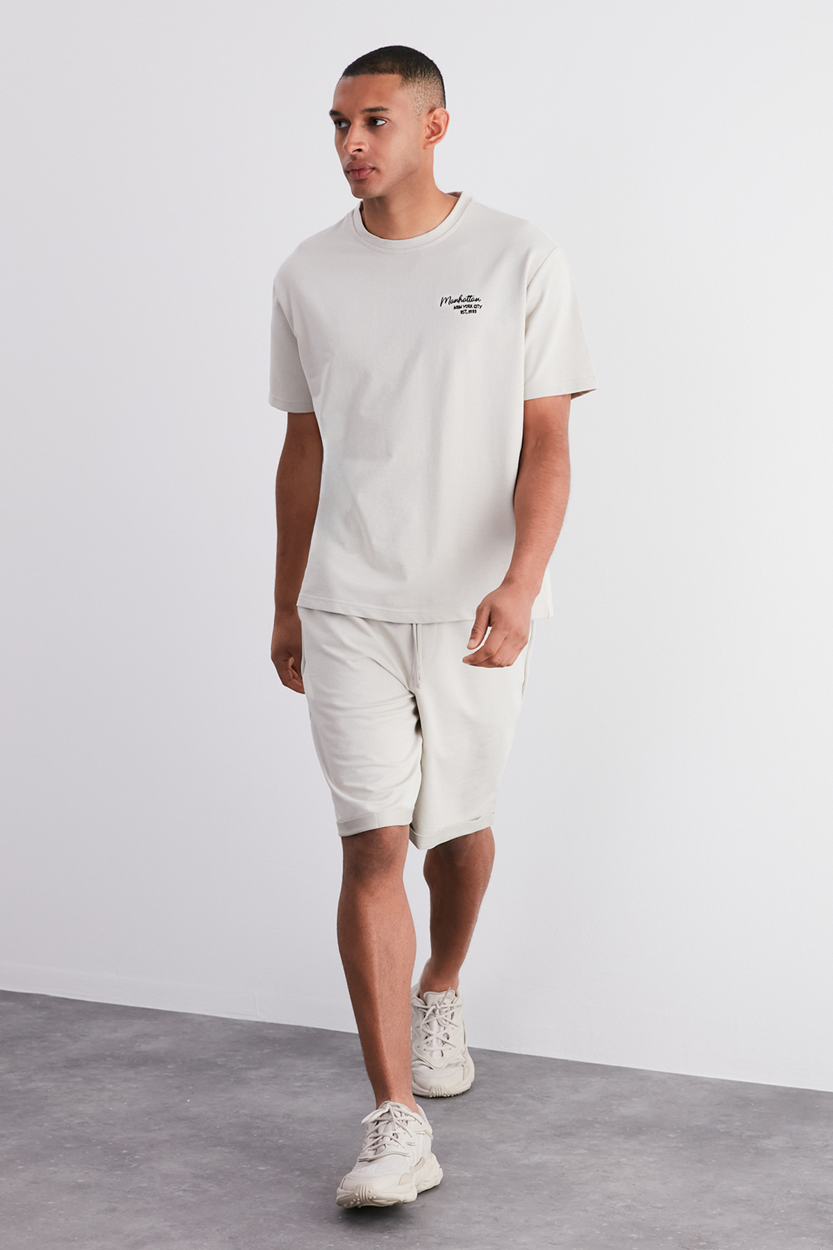 Trendyol Collection Limited Edition Stone-trainingsanzug-set, Übergroßes/weit Geschnittenes, Besticktes Trainingsanzug-set für Herren - M