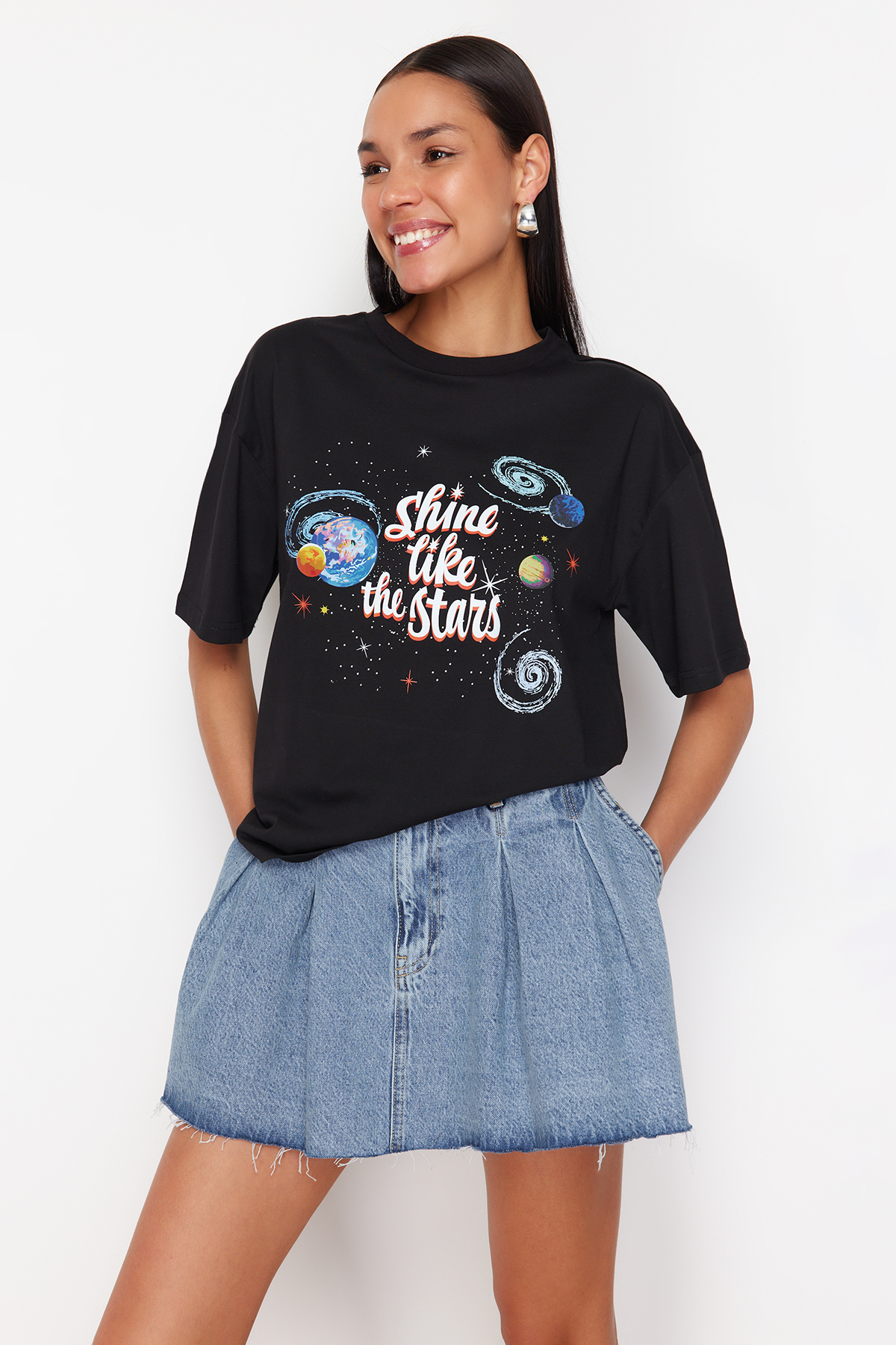 Trendyol Collection Schwarzes Strick-t-shirt Mit Rundhalsausschnitt Und Entspannter/weiter Passform, 100 % Baumwolle, Mit Planeten-aufdruck für Damen - S