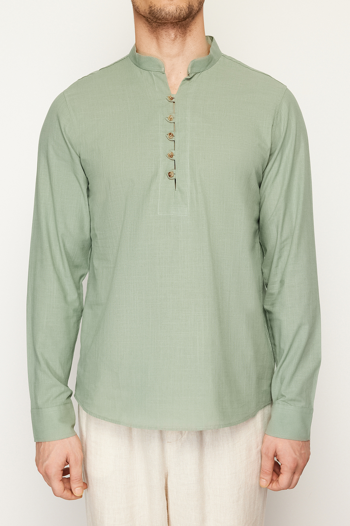 Trendyol Collection Hellkhakifarbenes Slim-fit-hemd Mit Halber Knopfleiste Und Richterkragen Aus 100 % Baumwolle. Hemd für Herren - L