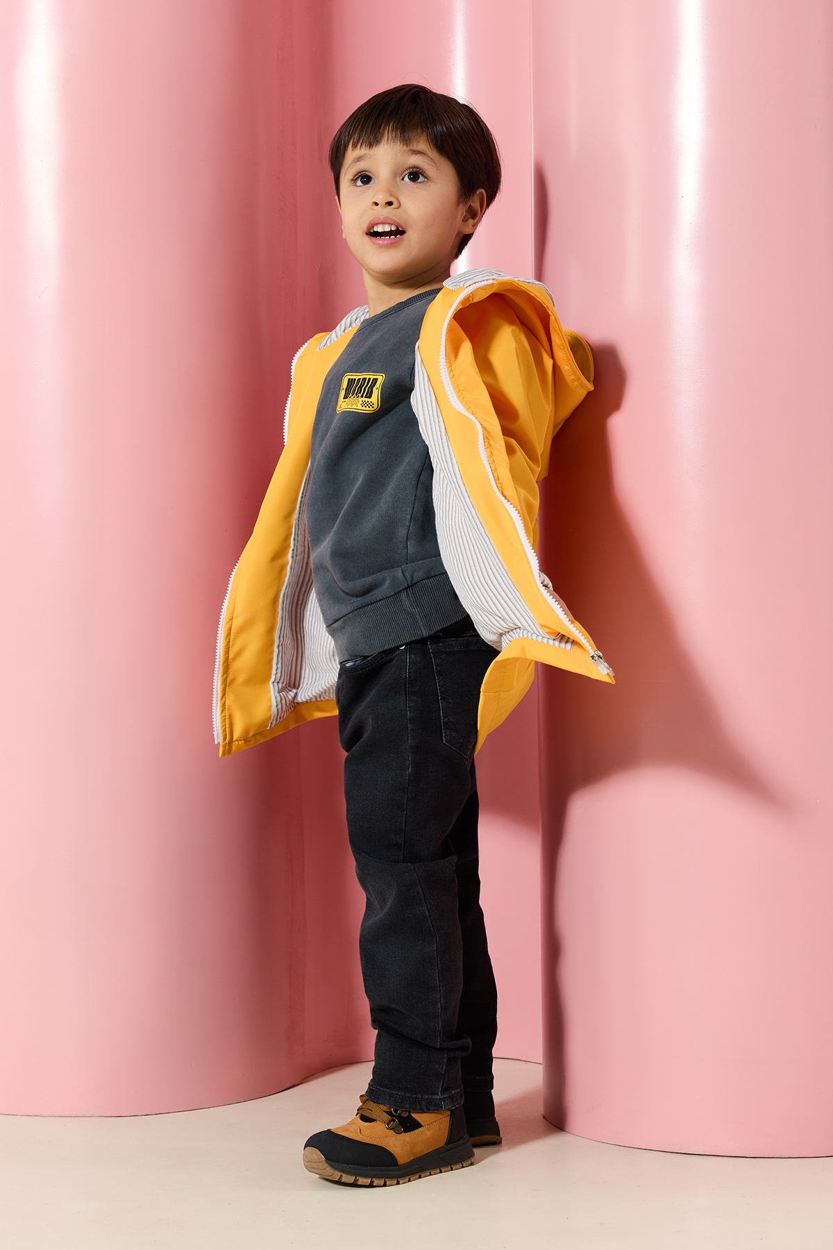 TRENDYOLKIDS Anthrazitfarbene Gerade Jeanshose - für Herren - 8–9 Jahre