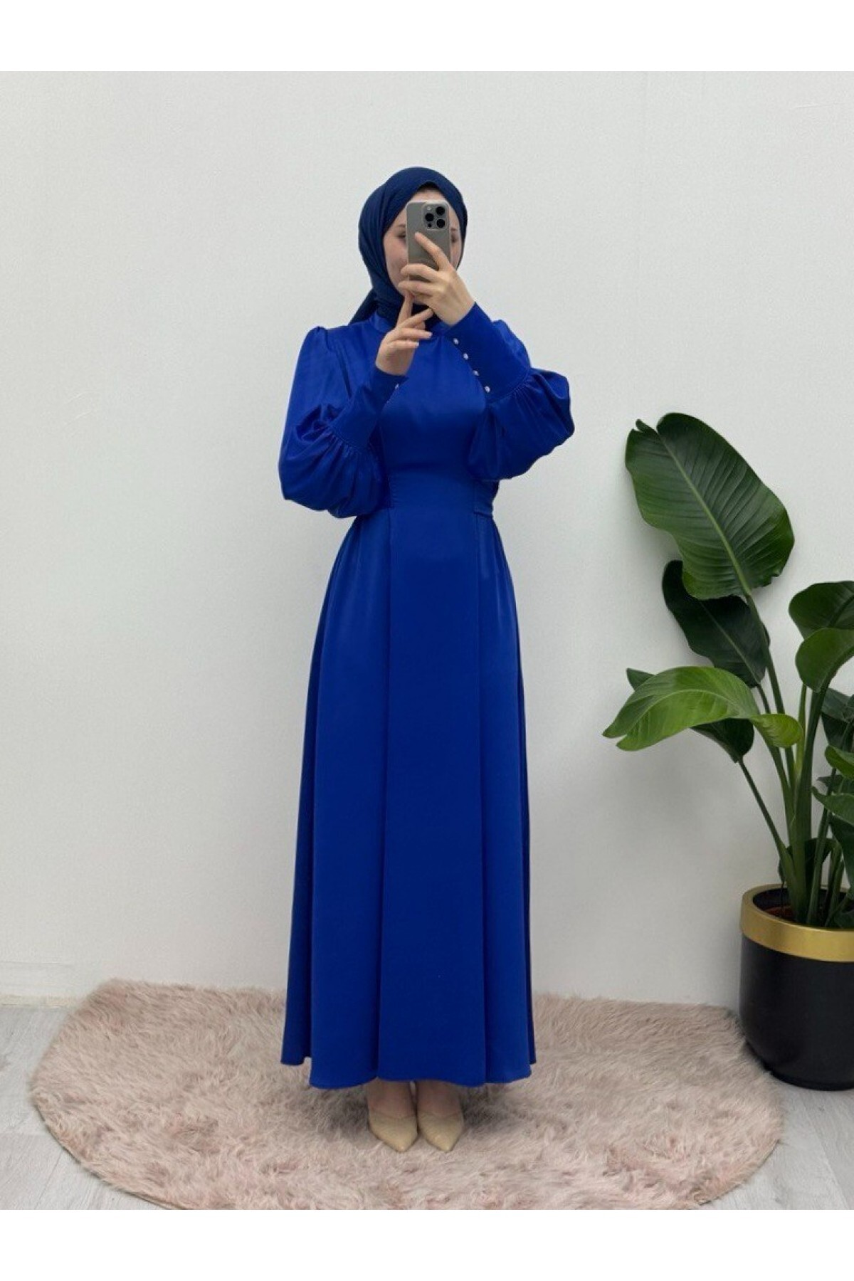 Modamorfo Langes, Tailliertes Satin-kleid Mit Ballonärmeln – Saxophon für Damen - 38