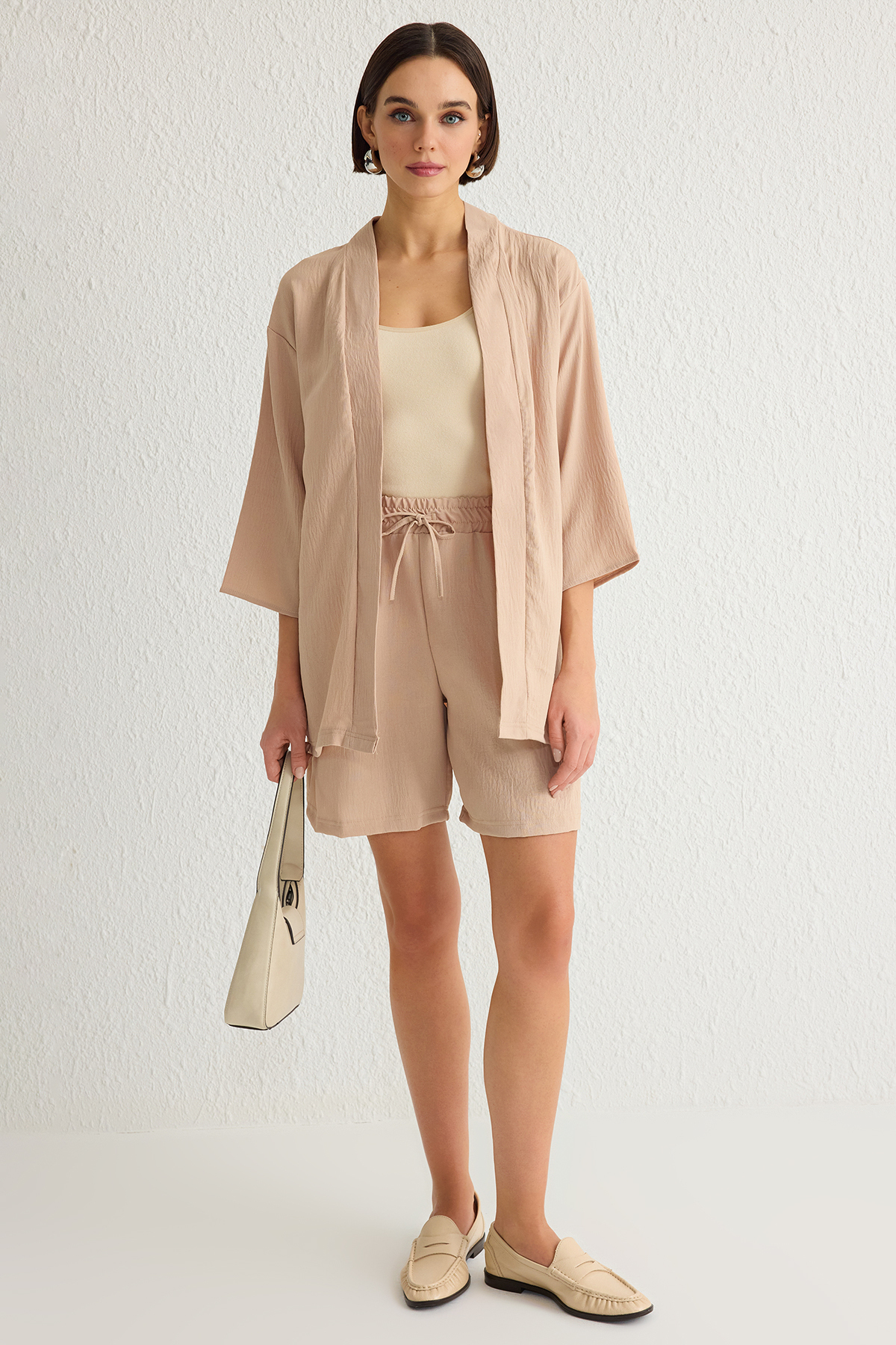 Trendyol Collection Beigefarbenes Oversize-jacken- Und Shorts-unterteil-oberteil-set. Gewebtes Unterteil-oberteil-set für Damen - 36