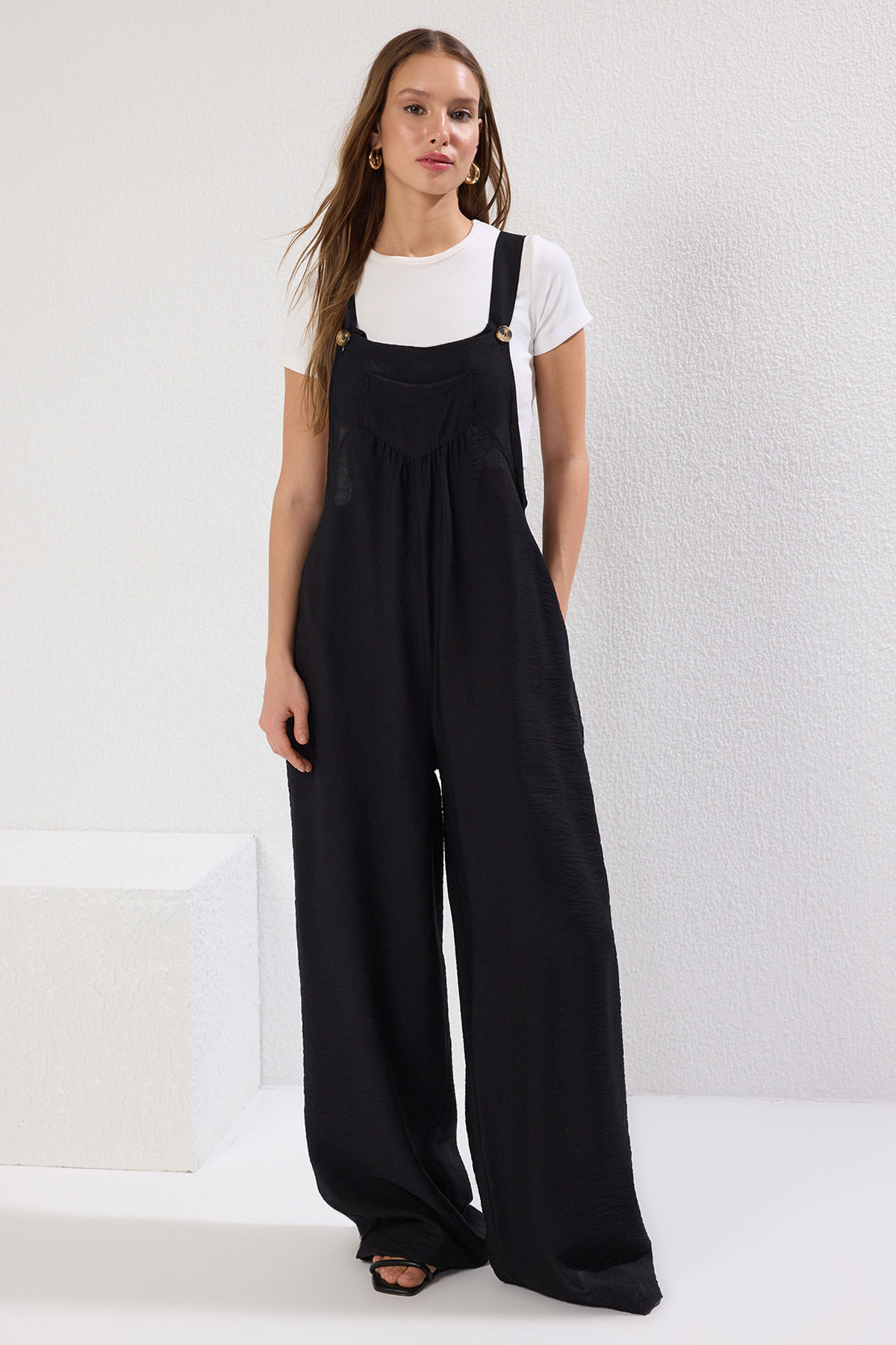 Trendyol Collection Schwarzer Gilet-overall In Leinenoptik Mit Weitem Bein Und Gewebtem Overall für Damen - 44