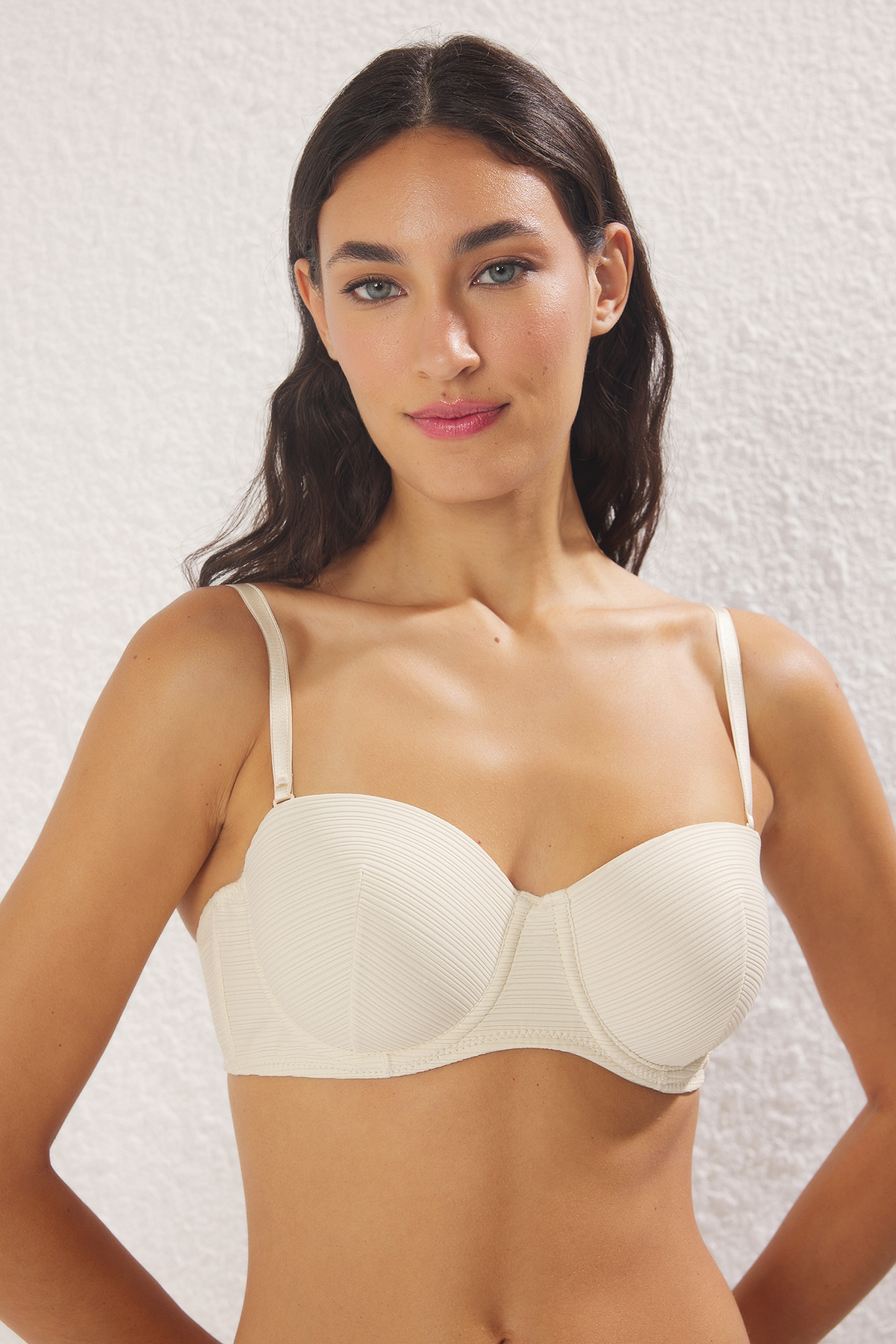 Trendyol Collection Ten Micro Stripes Covered Trägerloser Strick-bh für Damen - 75B