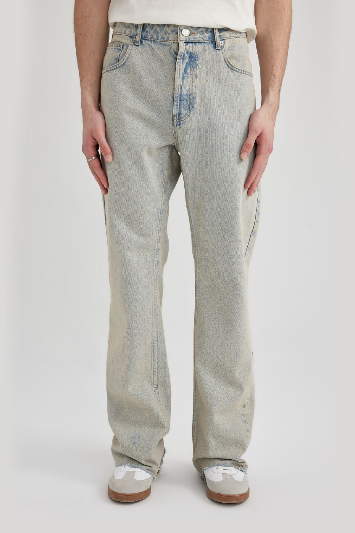 DeFacto Jeanshose Mit Weitem Bein Und Ausgestelltem Bein – Normale Taille, Blasser Effekt B8326ax24sm für Herren - 28/32