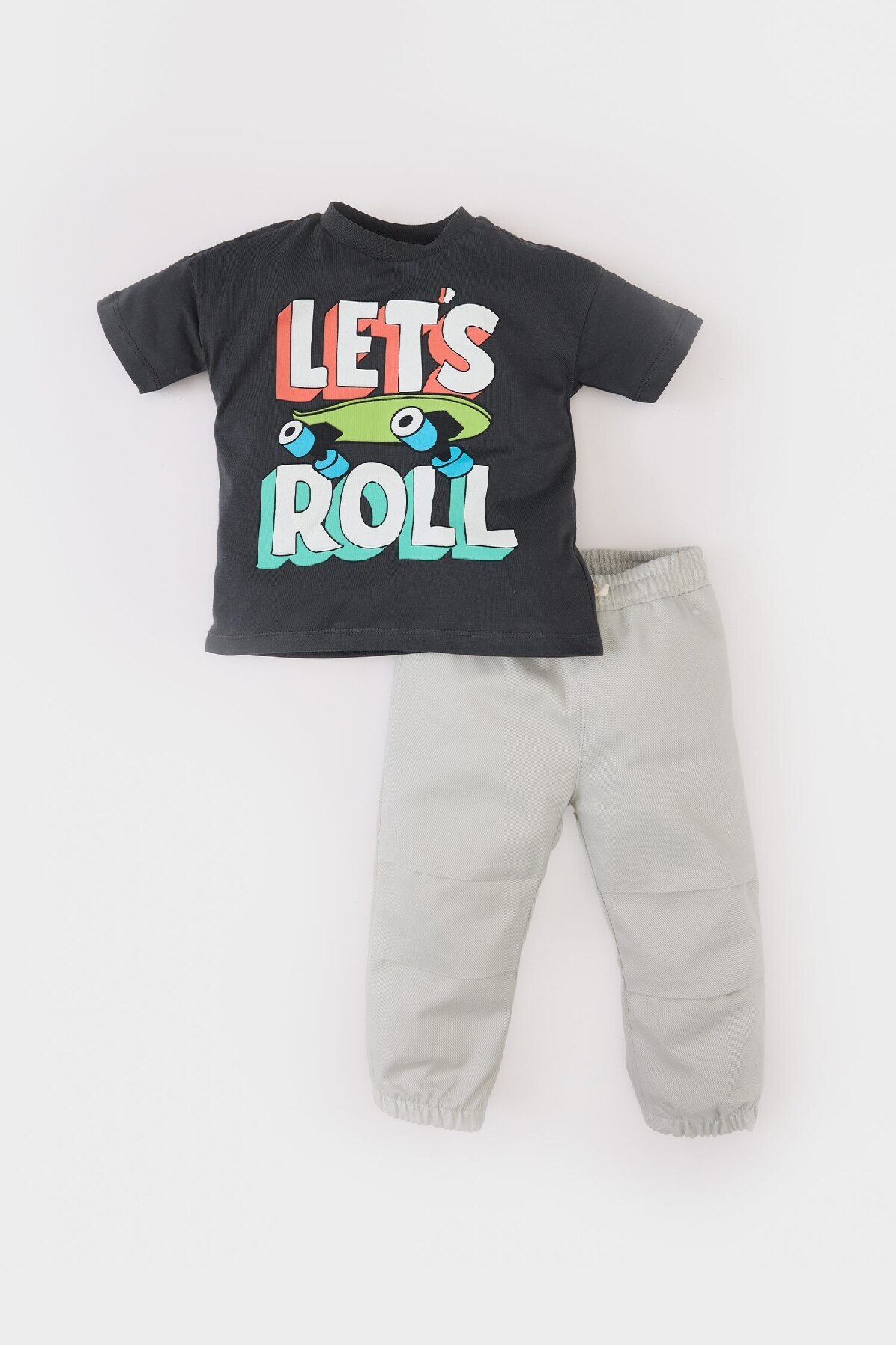 DeFacto 2-teiliges Set Für Babys, Jungen, Skateboard-druck, Kurzärmeliges T-shirt, Elastische Taille, Jogginghose, E5988a525sm für Herren - 3–4 Jahre