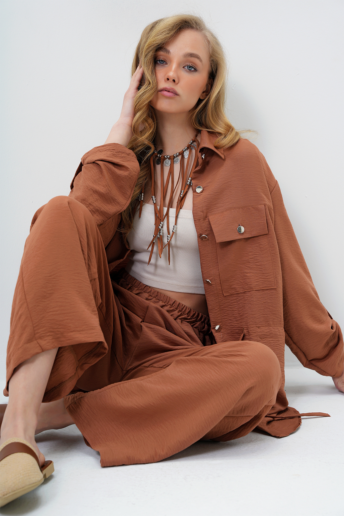 Trend Alaçatı Stili Brauner Safari-jacken- Und Aerobin-hosenanzug Mit Doppelten Taschen Und Elastischem Bund Ymx8448 für Damen - 36