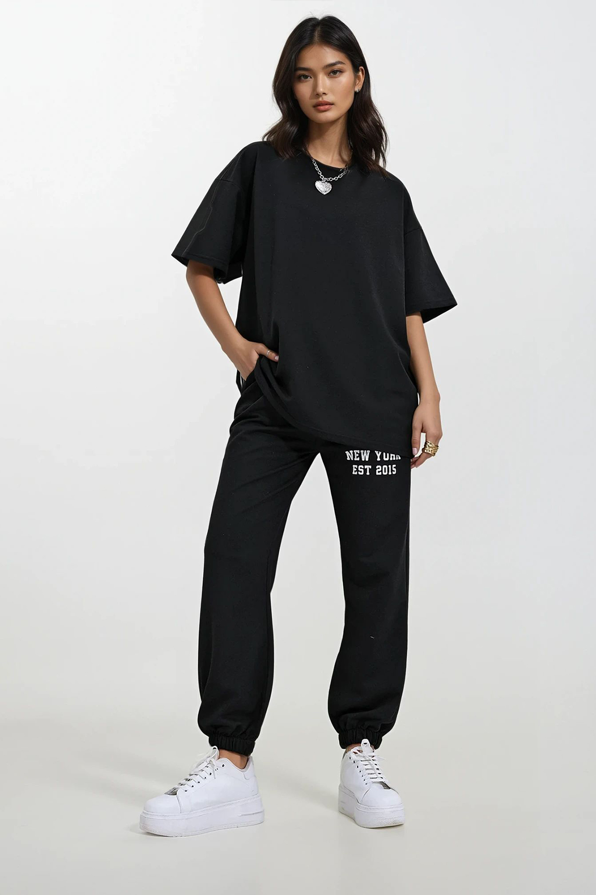 Trend Alaçatı Stili Schwarzes Set Aus Bedrucktem T-shirt Und Jogginganzug Mit Rundhalsausschnitt für Damen - S