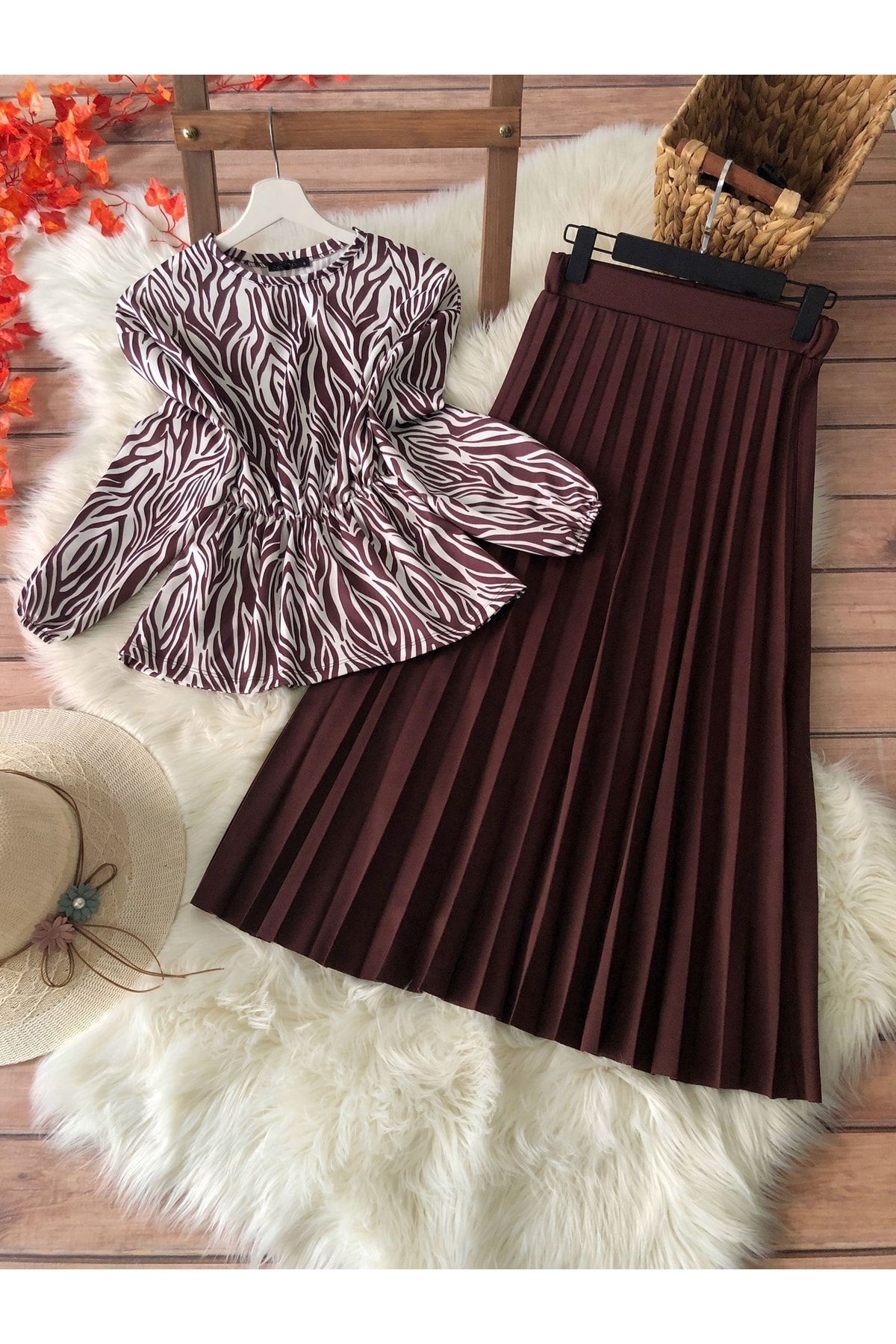 VOLT CLOTHİNG Kostüm Mit Faltenrock Und Zebramuster In Der Taille für Damen - 42