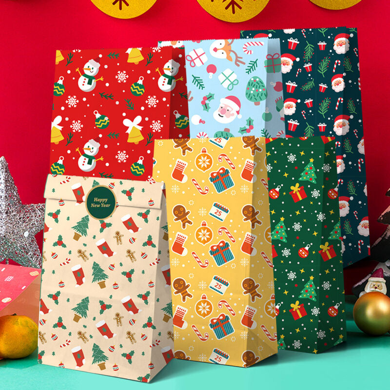12 Weihnachtsgeschenktüten (21,8 x 11,9 cm) – Motive: Schneemann, Lebkuchen, Weihnachtsmann und Weihnachtsbaum Gastgeschenke aus Kraftpapier