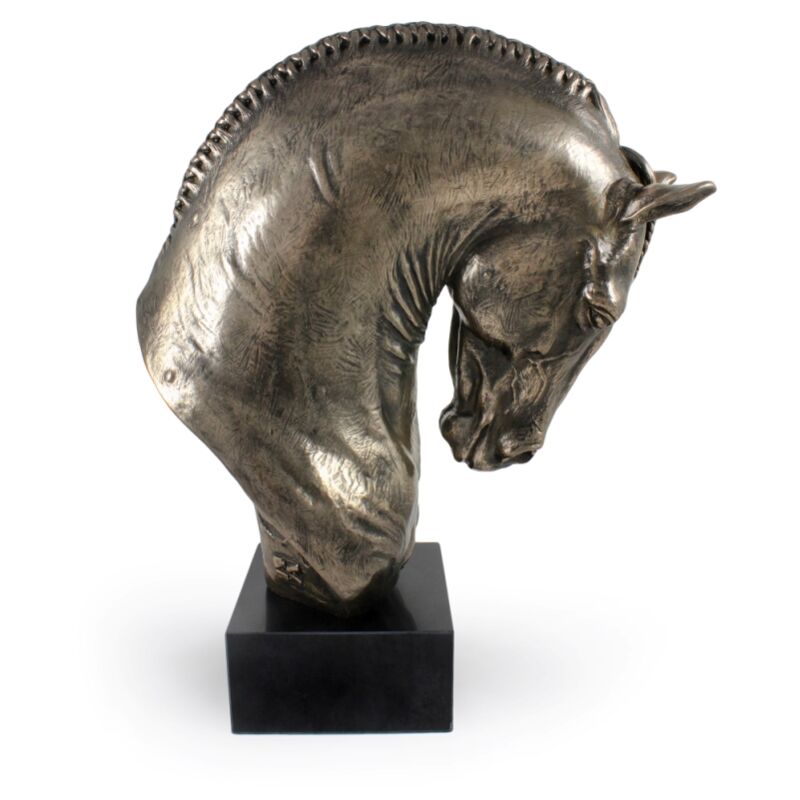 Andalusisches Pferd - eine große Statuette mit einem Pferd, eine Büste auf einem Steinsockel, eine prestigeträchtige Auszeichnung im