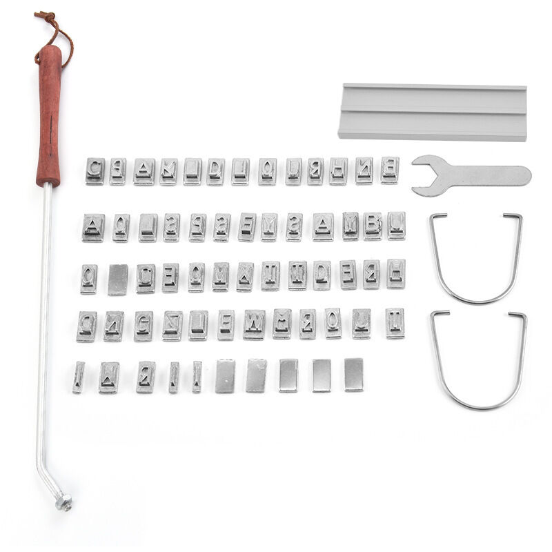 BBQ-Logo, englische Schrift, Fire BBQ-Logo, BBQ-Werkzeugset