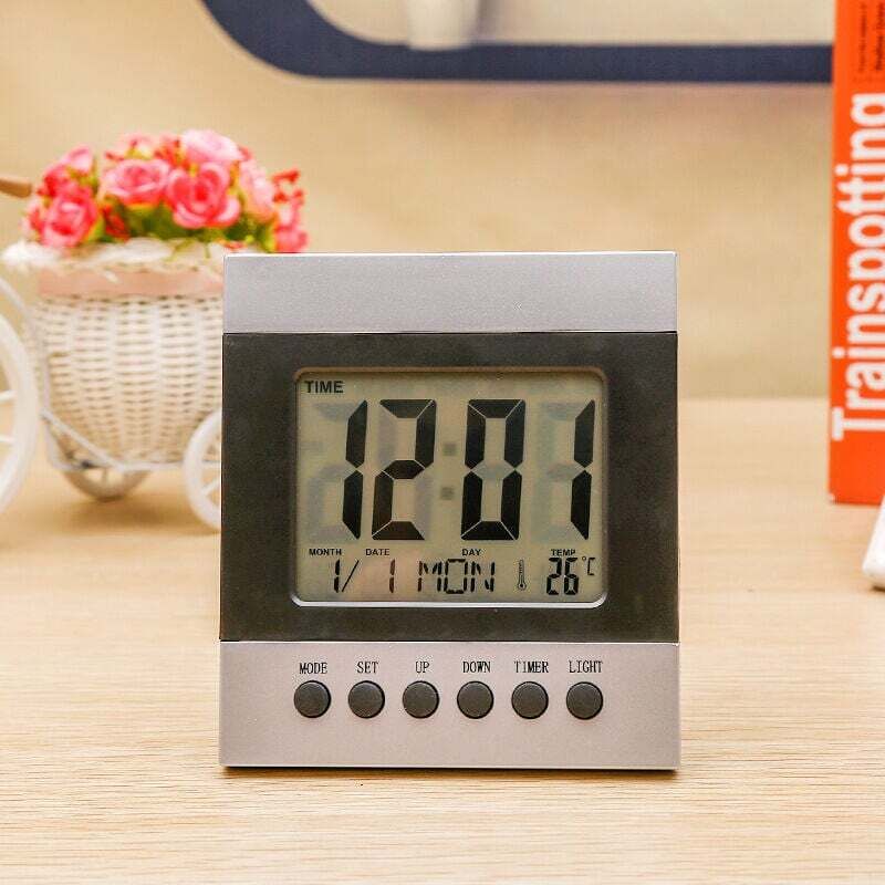 Digitaluhr mit Kalender, multifunktionaler LCD-Digital-Tischwecker mit Nachtlicht und Schlummerfunktion, Uhrzeit/Datum/Temperatur