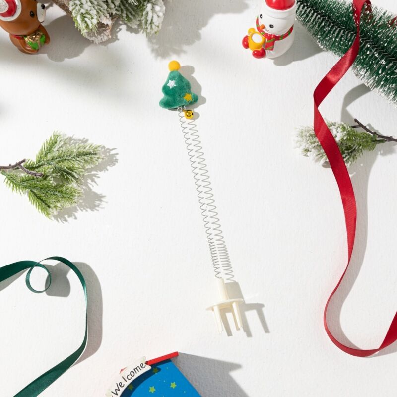 Fünf Weihnachtsspielzeuge für Katzen, darunter Angelruten, Kratzbaum-Aufsätze und andere lustige Spielzeuge, geeignet für Katzen, Kätzchen und Welpen.