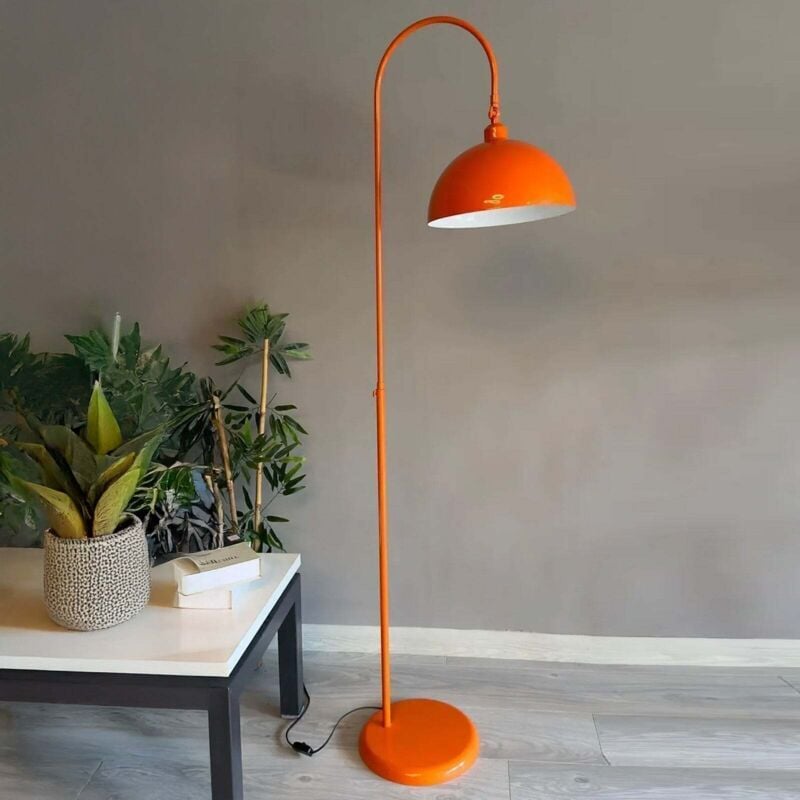 Moderne Stehlampe aus Orange Metall mit Beweglichem Kopfteil, E27-Sockel, Moderne Stehlampe für Wohnzimmer oder Schlafzimmer