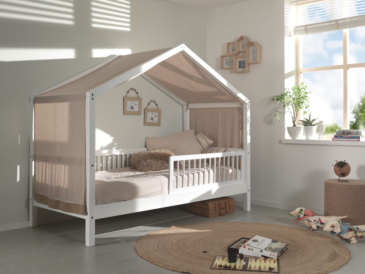 Hausbett 90x200 Himmel Rausfallschutz Lattenrost Spielbett Buche massiv weiß