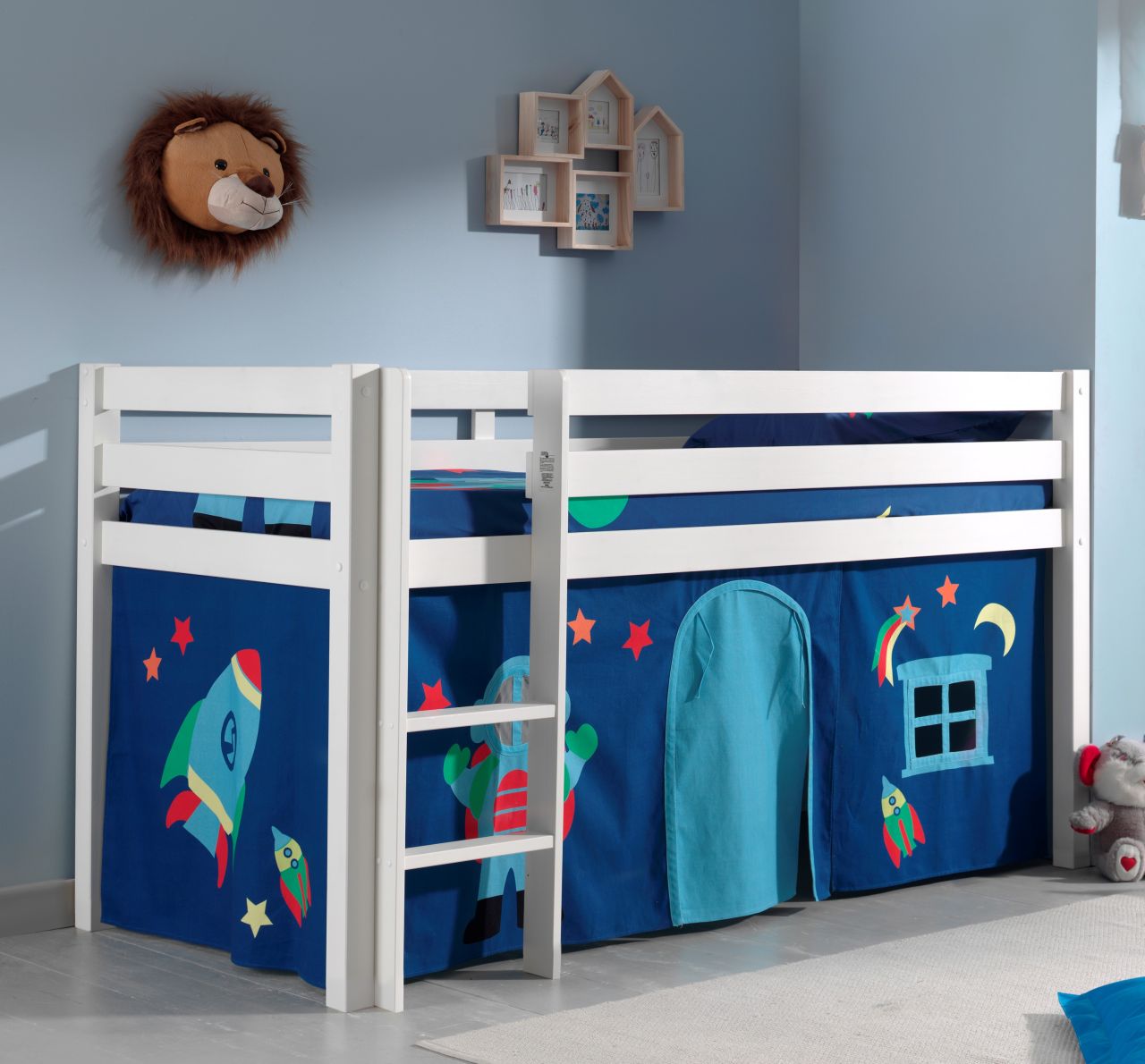 Vipack: 'PINO' Spielbett 90 x 200 und Vorhang 'Astronaut' - Kiefer massiv Weiß