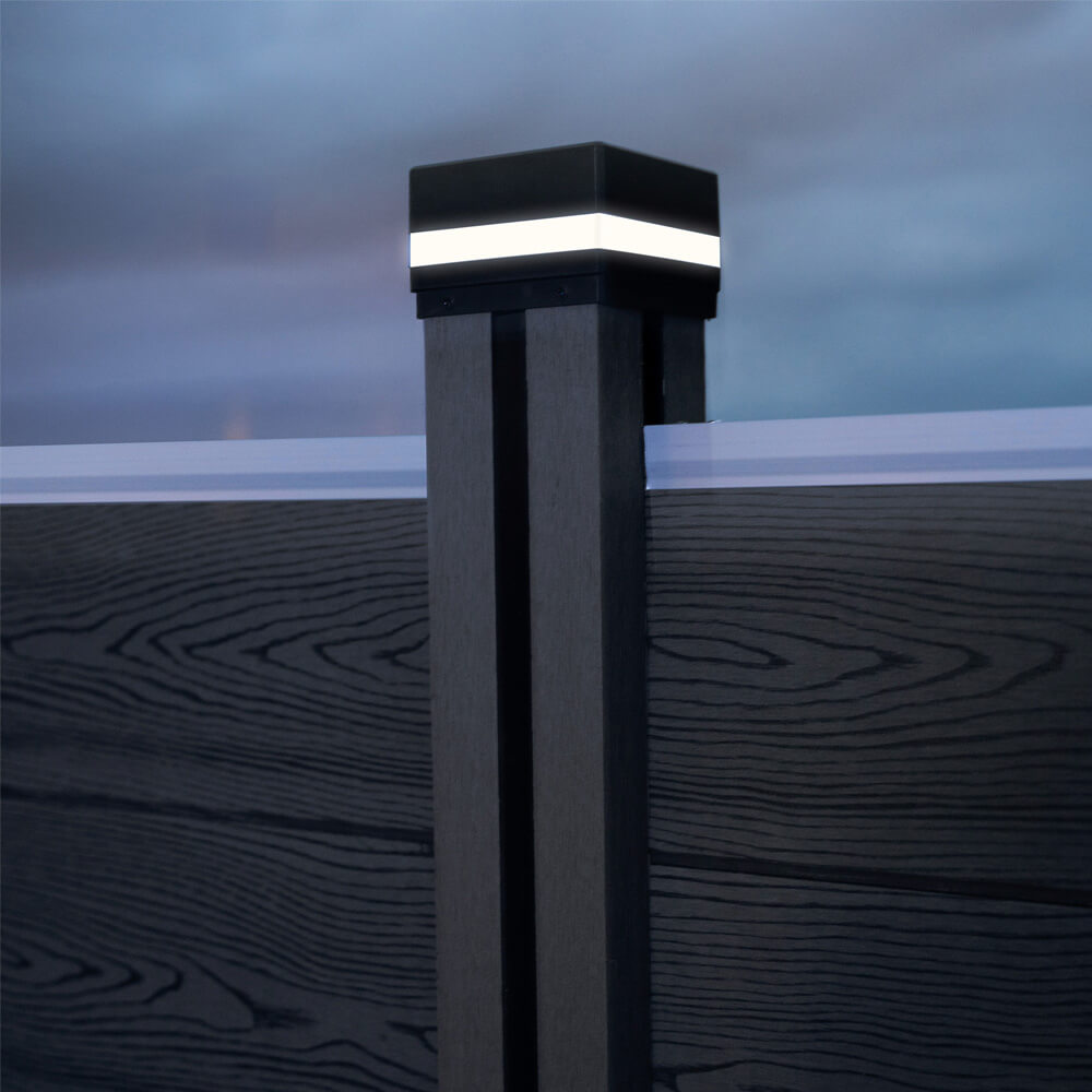 Home Deluxe Couverture de poteau avec éclairage solaire LED CALLUX COVER - 1 set