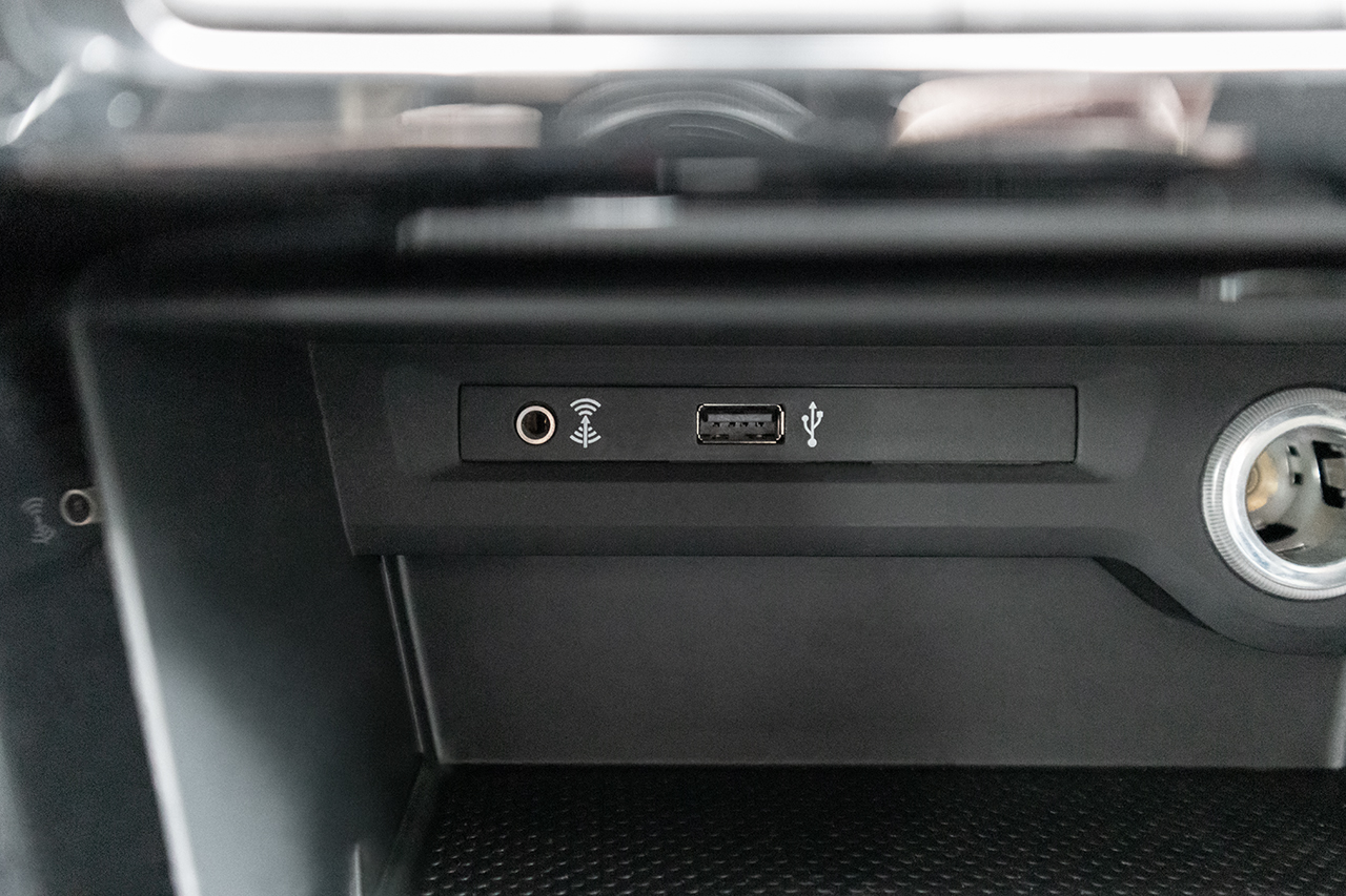 Komplettset USB Hub für VW Touran 5T