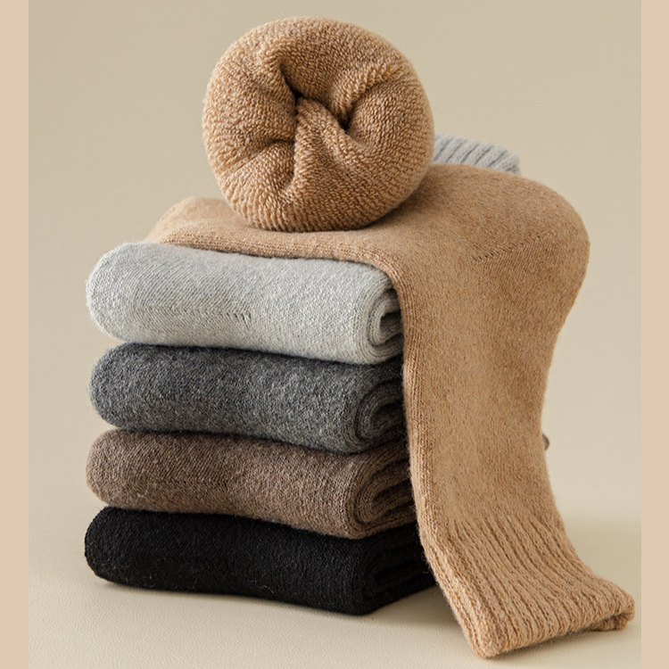 Autumn and Winter Wool Socks Men's Thickened fleece-lined Socks Men's Winter Mid-length Socks Snow Warm Super Thick Cashmere Stockings