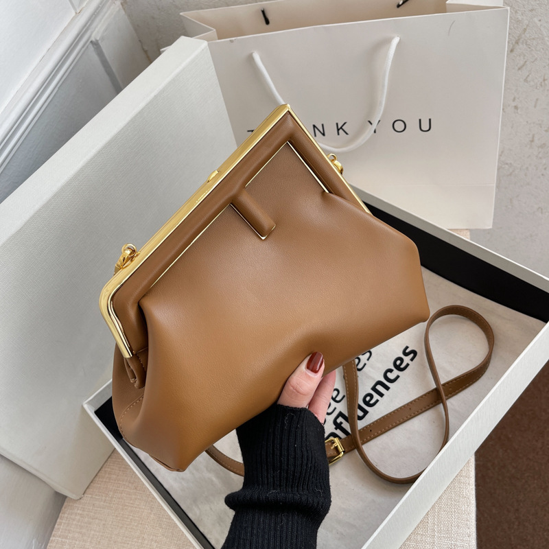 Women's Bag New Style Shoulder Bag European and American Vintage Simple Crossbody Bag This Year's Popular Metal Clip Bag