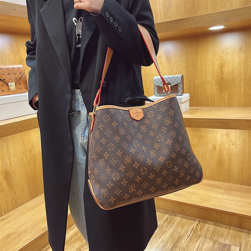 P7 2023 New Tote Bag, Western Style And Versatile Large Capacity Second-hand Bag Shopping Bag Retro Print Messenger Bag Garbage Bag