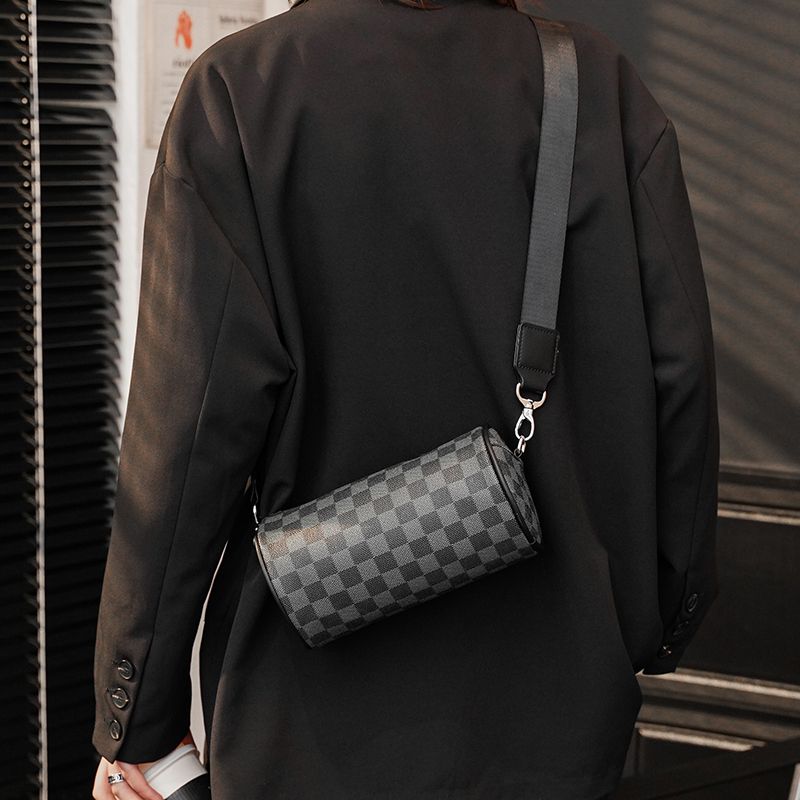 Crossbody bag men Europe and the United States fashion presbyard shoulder bag men youth plaid leisure new diagonal bag cylinder bag