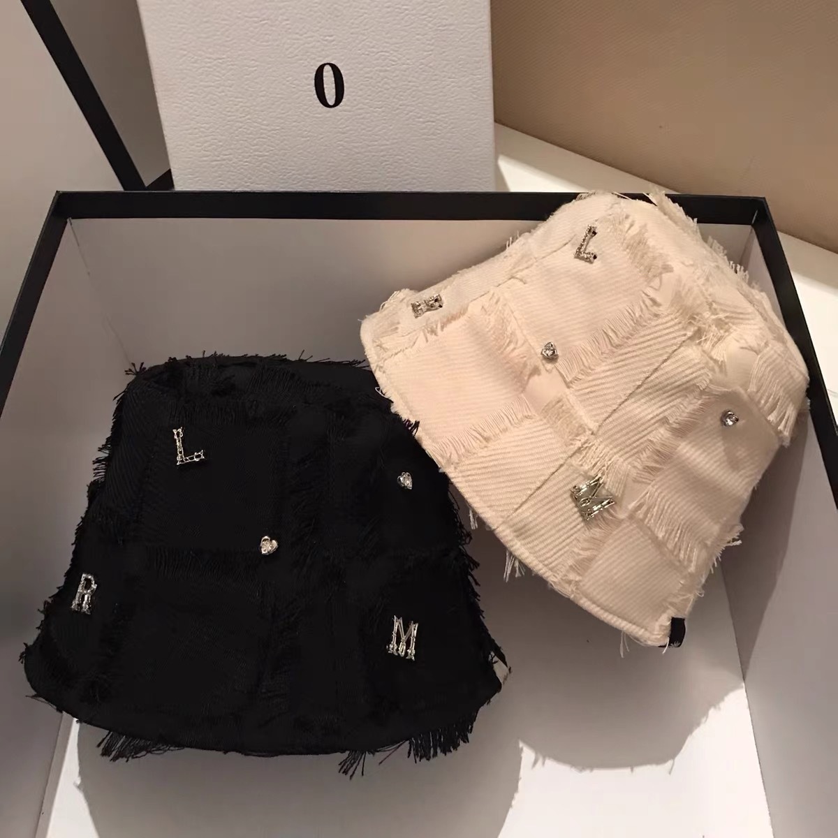 Xiaoxiangfeng rough edge fringed bucket hat new metal letters show face small bucket hat women