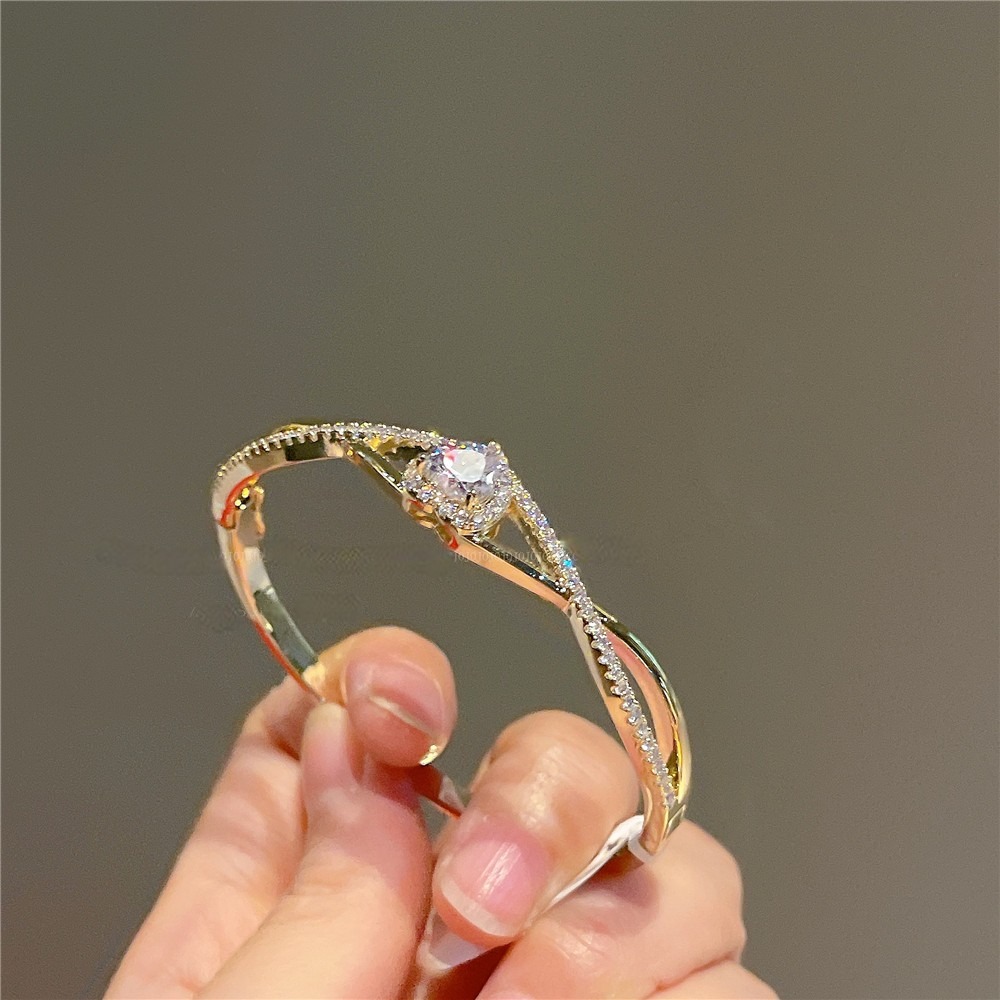 Electroplating 14K gold heart-shaped love bracelet elegant high-end light luxury bracelet gold jewelry