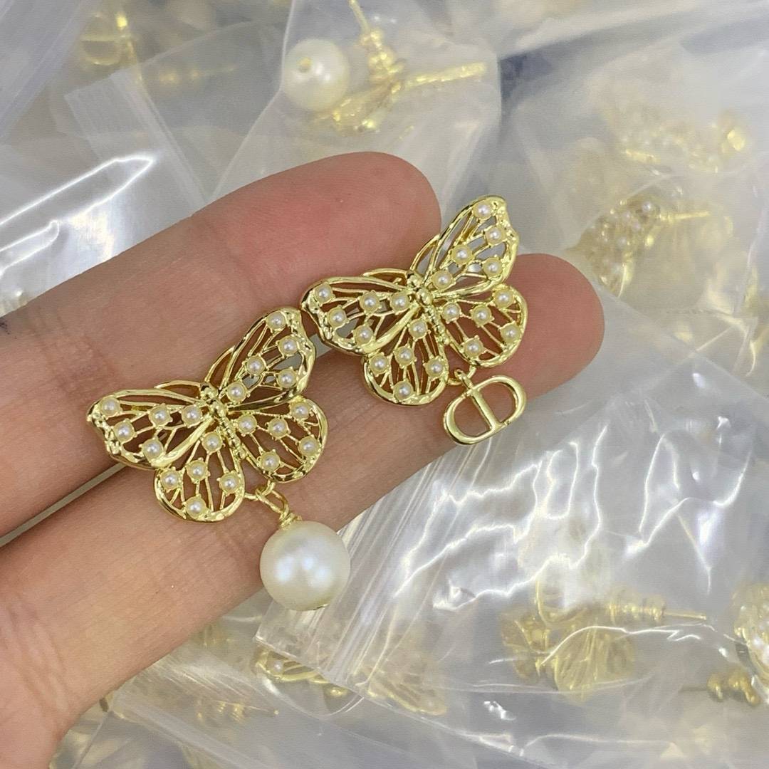 Earring Female Light Luxury Niche Design High Sense Temperament Ladies Wind Design Sense Earrings.