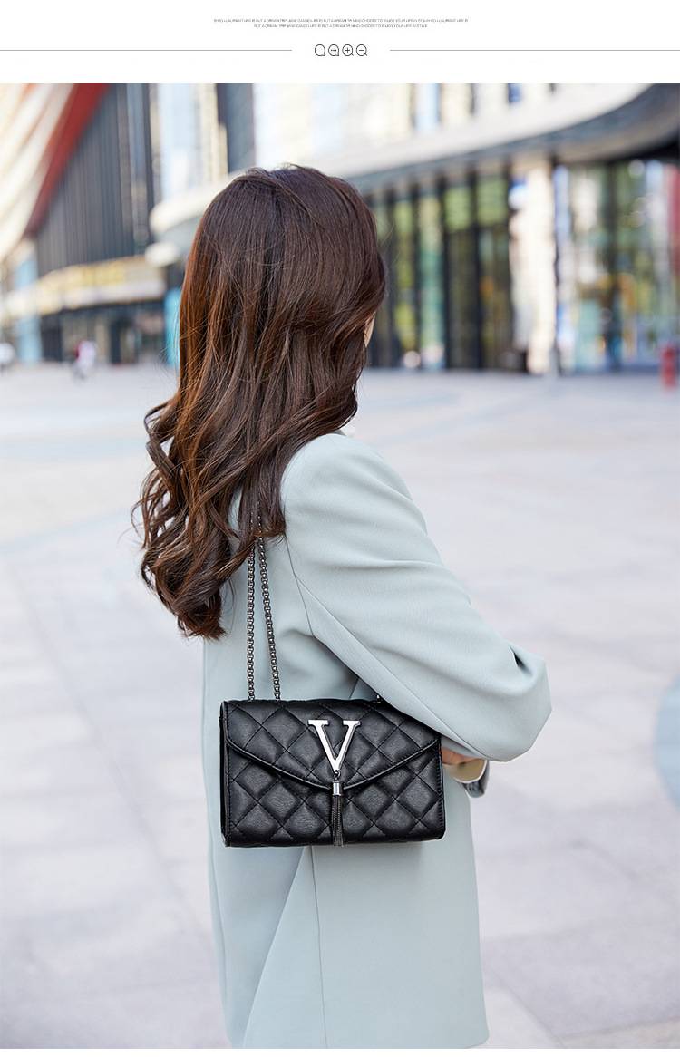 Light Luxury New Embroidered Line Style Bag Ringer Classic Women's Bag Hundred Chain Women's Bag Single Shoulder Crossbody Bag Small Square Bag