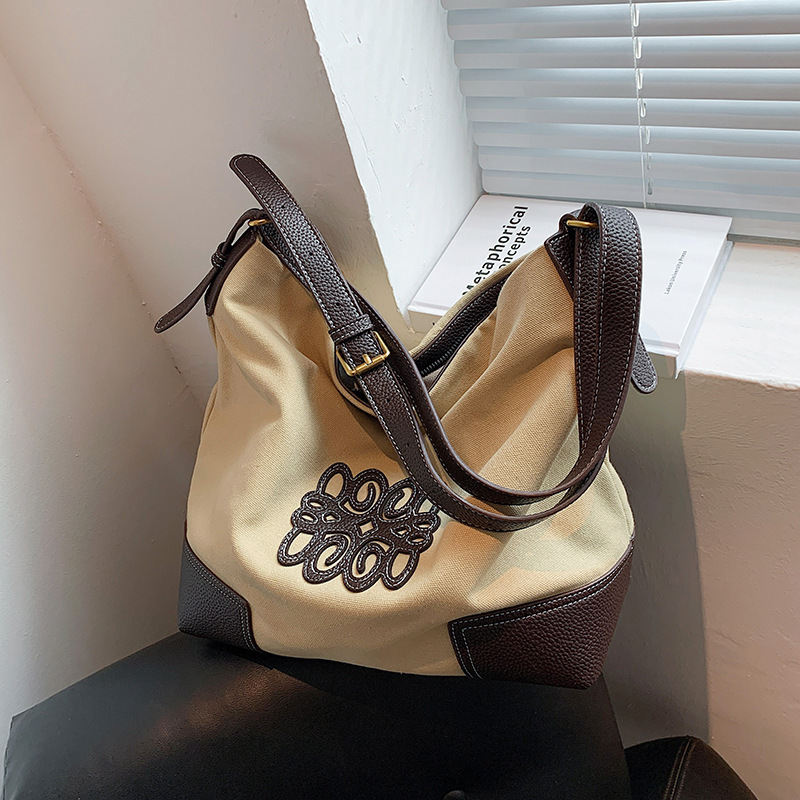 2024 New Large Capacity Bag Women's Bag Autumn Instagram Canvas Bag Single Shoulder Bag Casual Bucket Bag