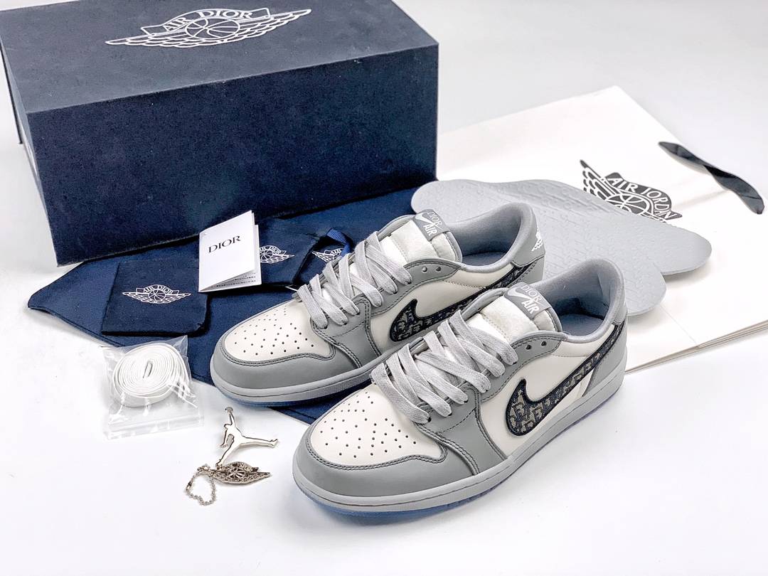 Air Jordan Dior Low-top, A Fashionable And Trendy Shoe Style Suitable For Both Men And Women. It Will Be Dispatched Immediately After Purchase