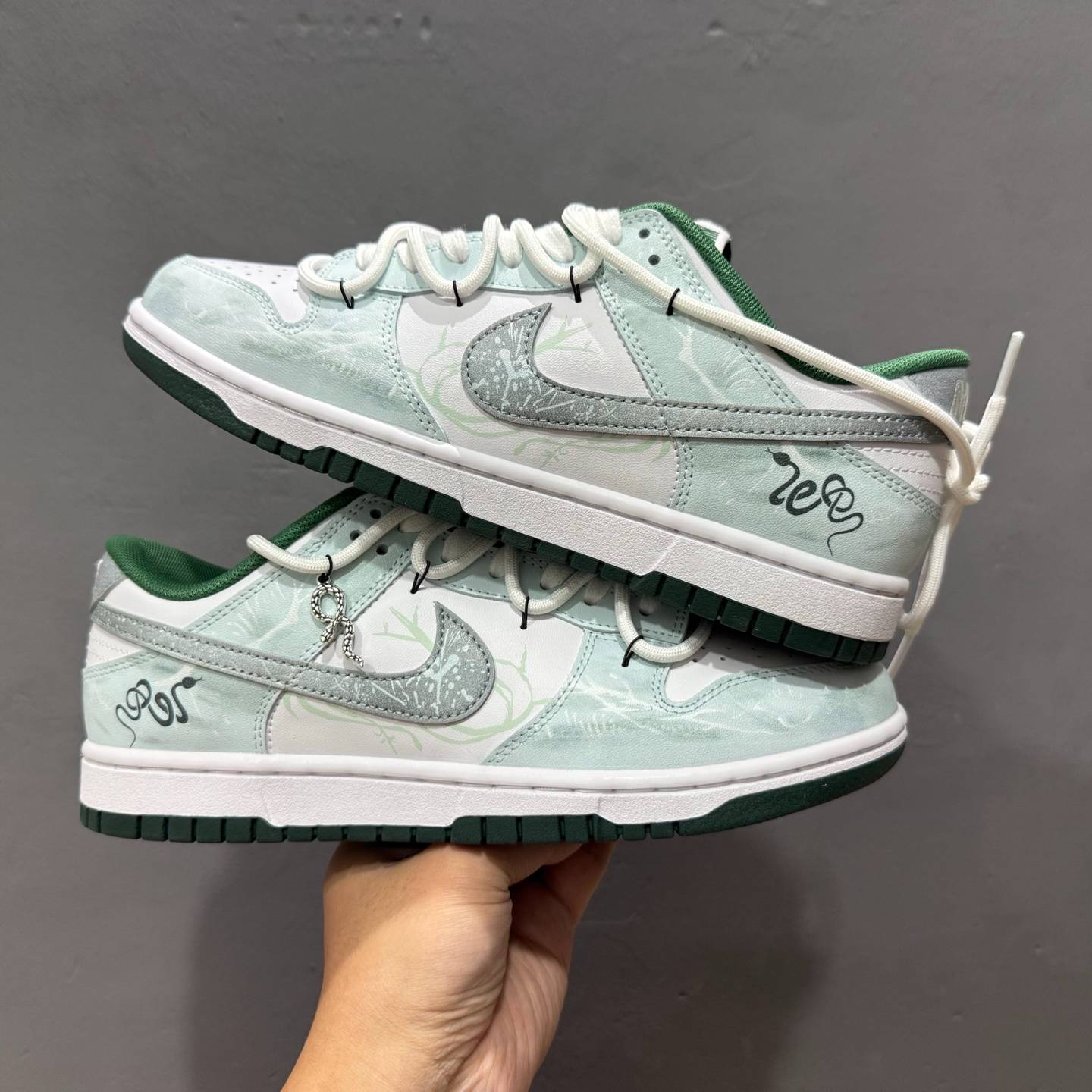 Pink Highly Recommends The Retro Low-top Casual Sports Skateboard Shoes, Suitable For Both Men And Women