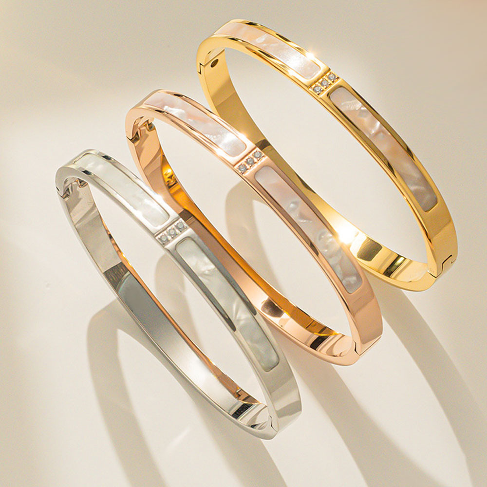 Korean version of white mother of pearl shell inlaid with three diamonds and diamonds simple 18 rose gold gold plated bracelet titanium steel bracelet does not fade