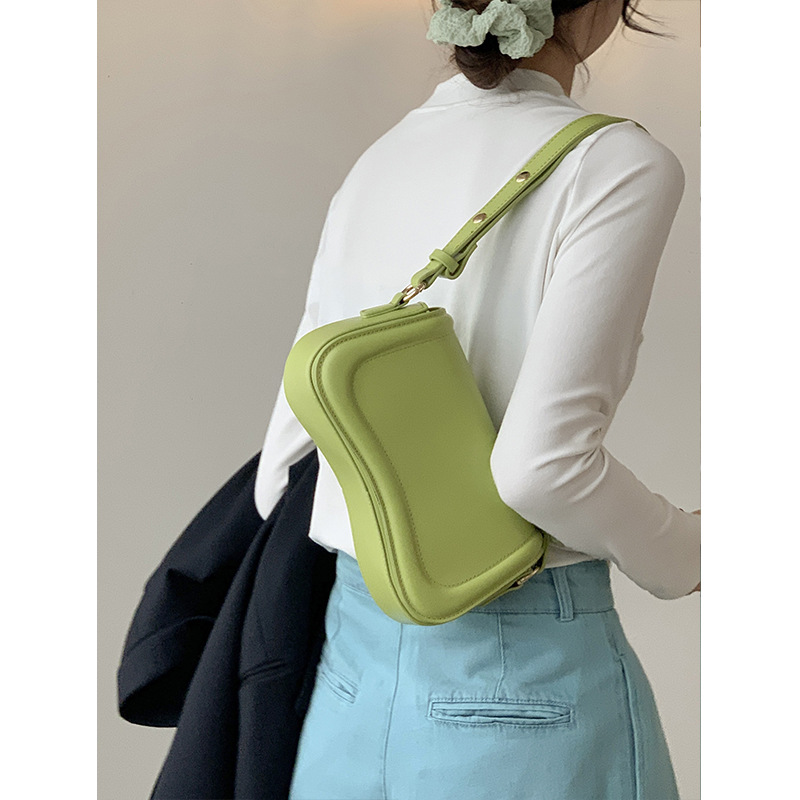 Korean style niche design underarm bag for women 2022 new fashion small square bag high-end Western style all-match messenger bag