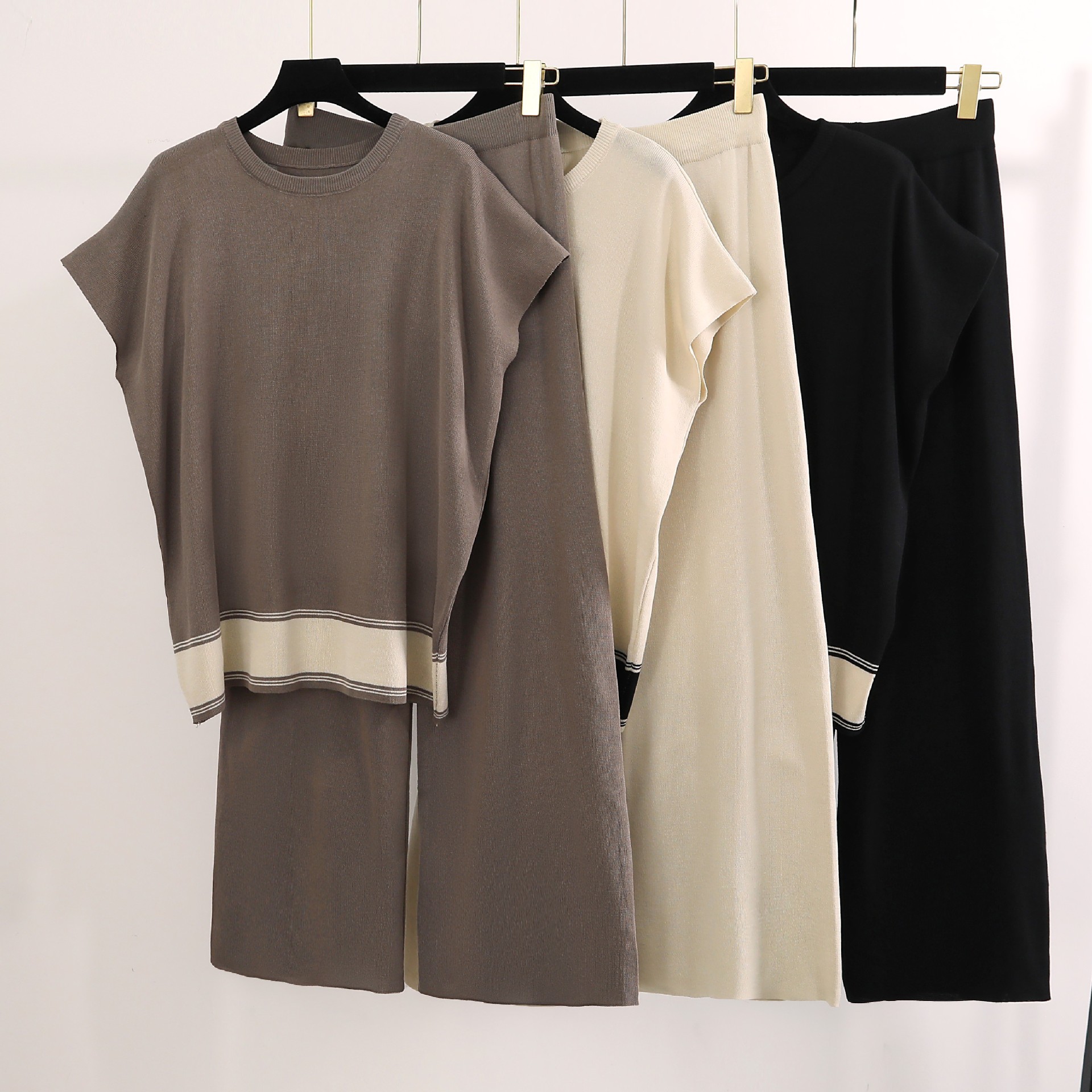 women's two-piece suits, loose T-shirt tops, wide-leg pants, two-piece suits