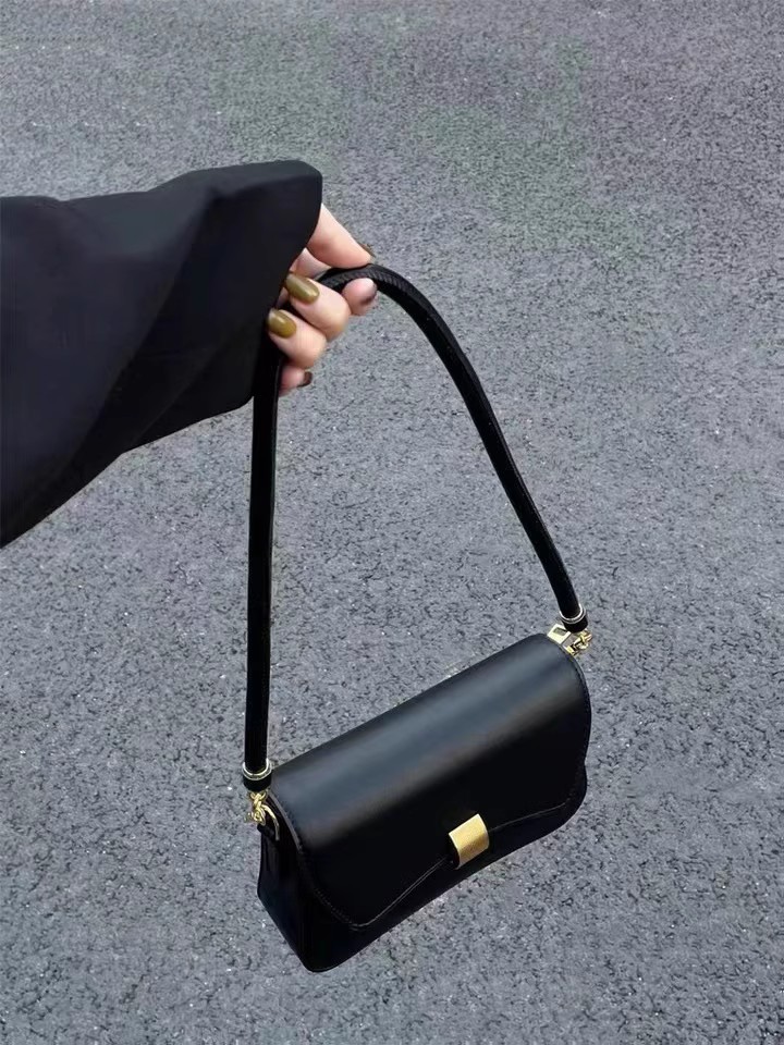 French Underarm Bag 2023 New Trendy Niche Design Light Luxury Baguette Bag Women's High-end Sense One-shoulder Messenger Handbag