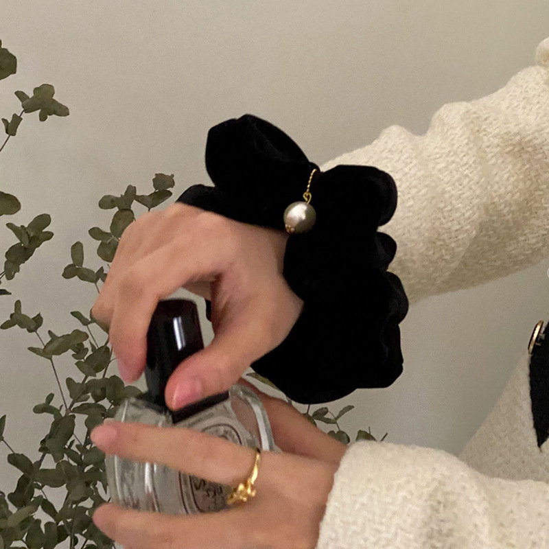 French style Pearl large intestine hair band autumn and winter high-grade black velvet hair band hair band hair accessories head