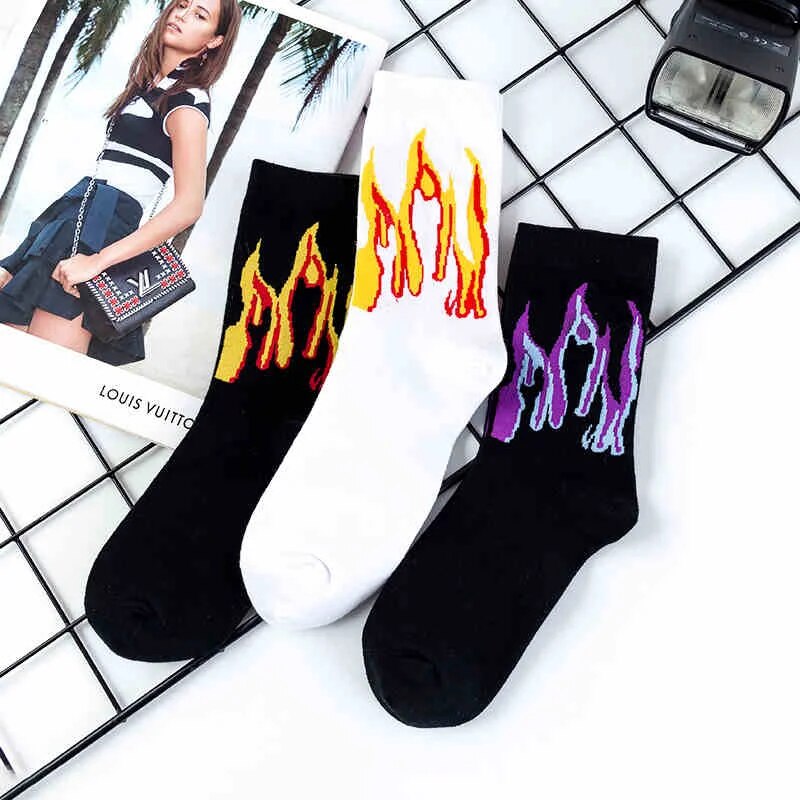 1New Fahion Men Sock Hip Hop Color On Fire Crew Red Flame Blaze Power Torch Hot Warmth Streetwear Skateboard Cotton