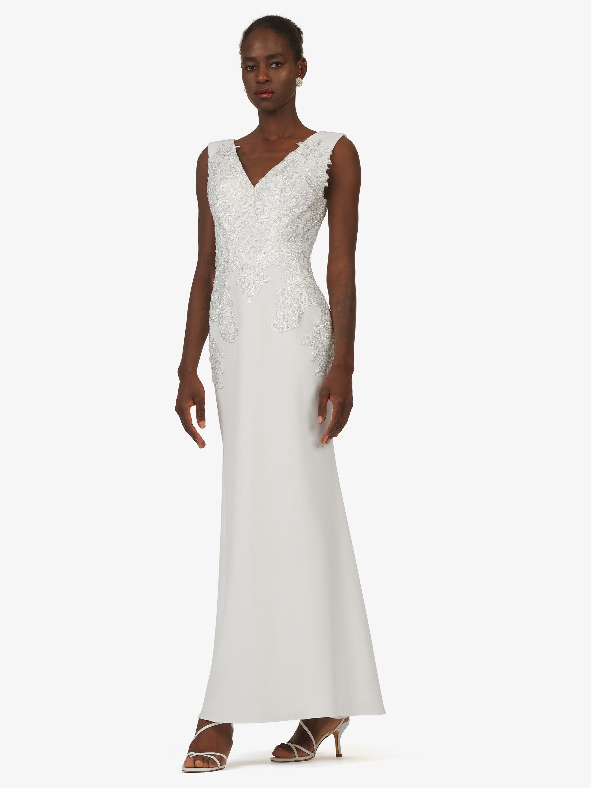 Kraimod Brautkleid mit V-Ausschnitt und Ornamentspitze