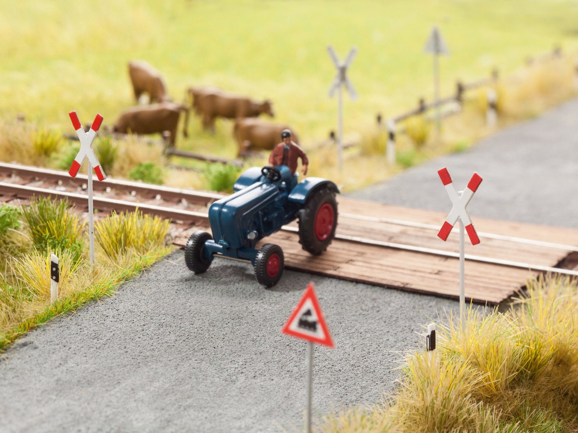 NOCH Modelleisenbahn-Gebäude Laser-Cut minis „Andreaskreuze“, Bahnübergang