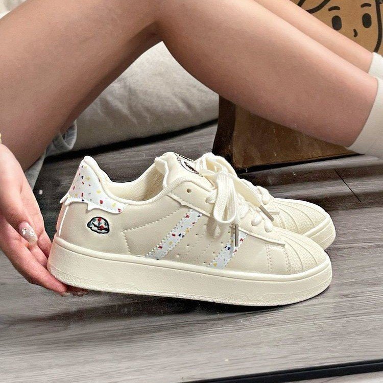 Small and niche white 2024 new cream colored student versatile shell toe sports skateboard shoes for women