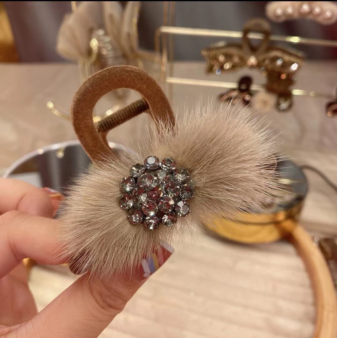 Autumn and winter luxury mink hair rhinestone grab clip premium sense flocking back head disc hair shark clip temperament hairpin hair accessories