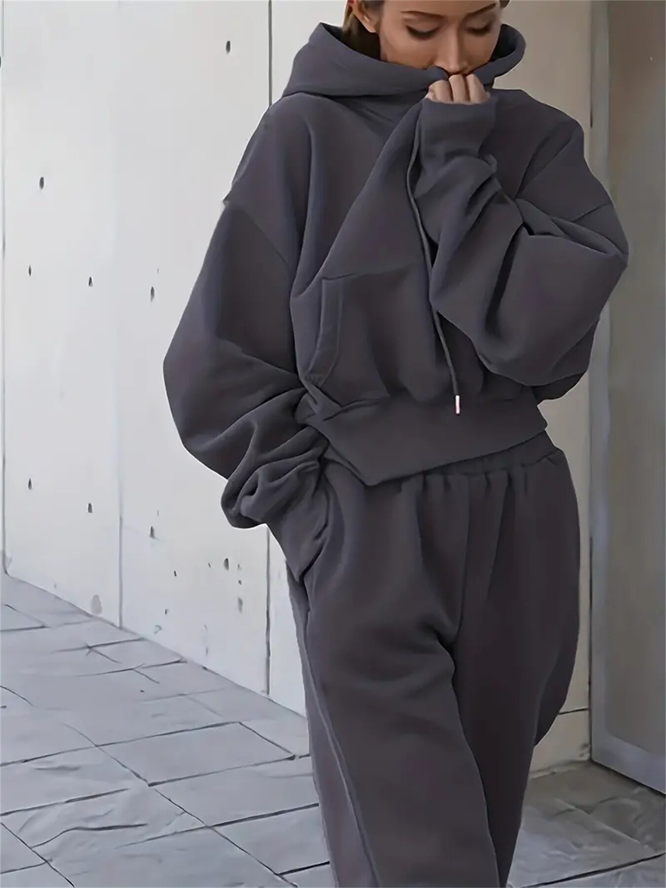 2024 Damenbekleidung Herbst Winter Neues lässiges einfarbiges Sweatshirt und Hosen Sport Zweiteiliges Set